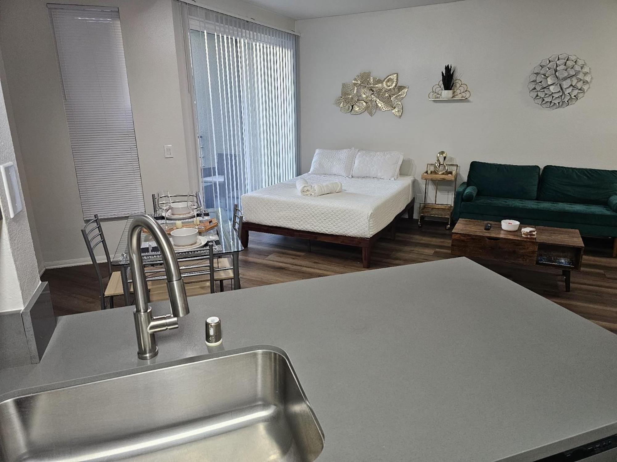 Elegant In Mdr-venice With Pool, Hottub & Gym Apartment Los Angeles