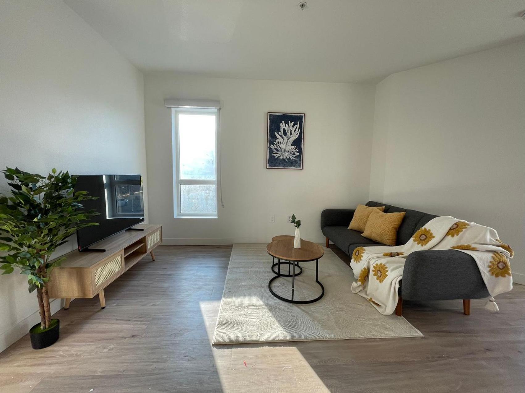 Chic Urban Retreat In Heart Of La, Steps From Attractions!
