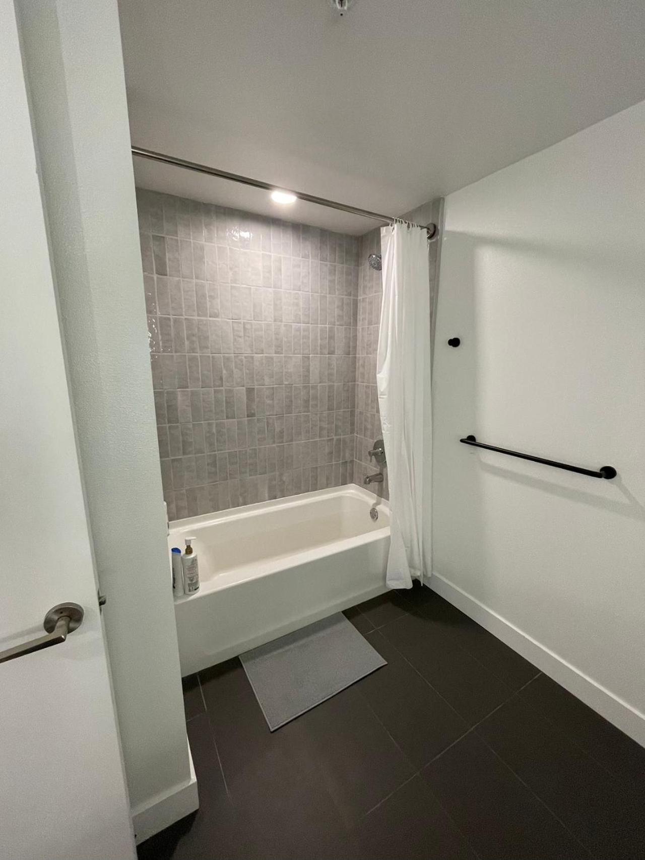 Hotel Elegant Retreat In The Heart Of La, Discover Your Lavish Hideaway
