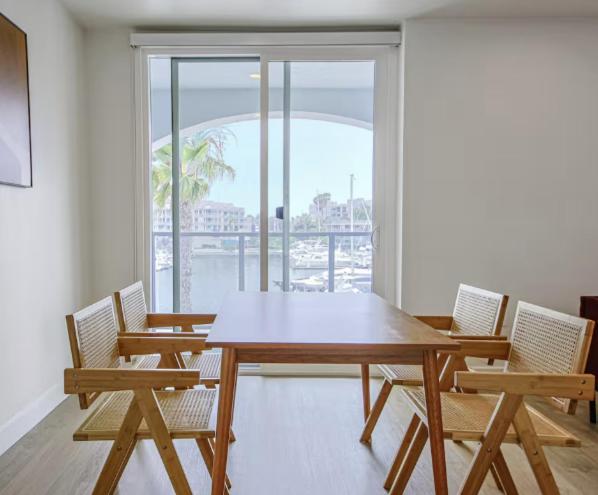 Apartment Modern Marina Escape With Harbor Views *