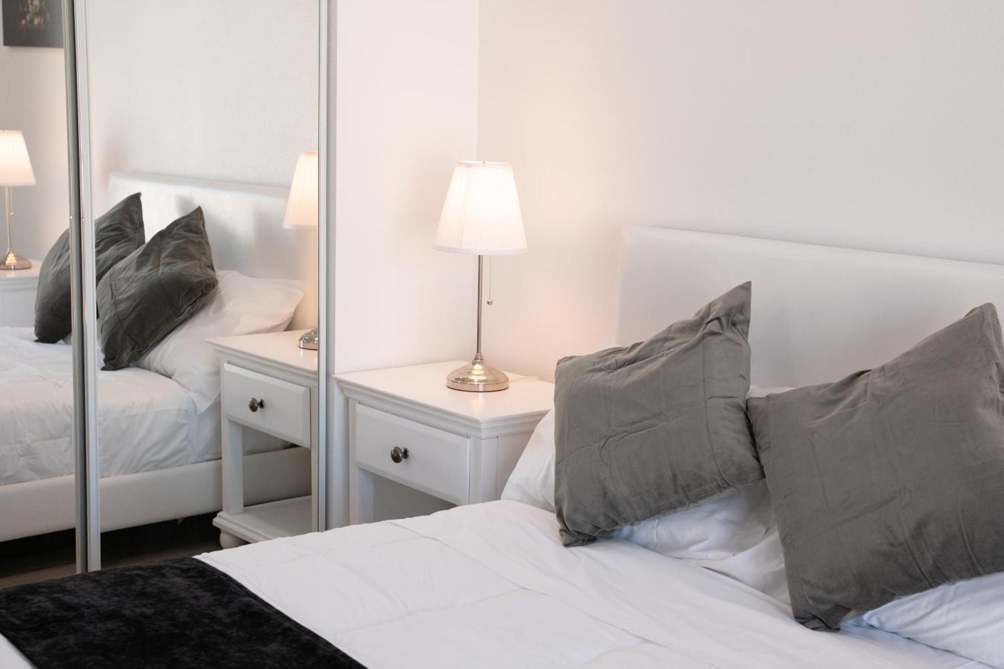 Hotel Cozy La Near Usc And Downtown Attractions- Private With Shared Access