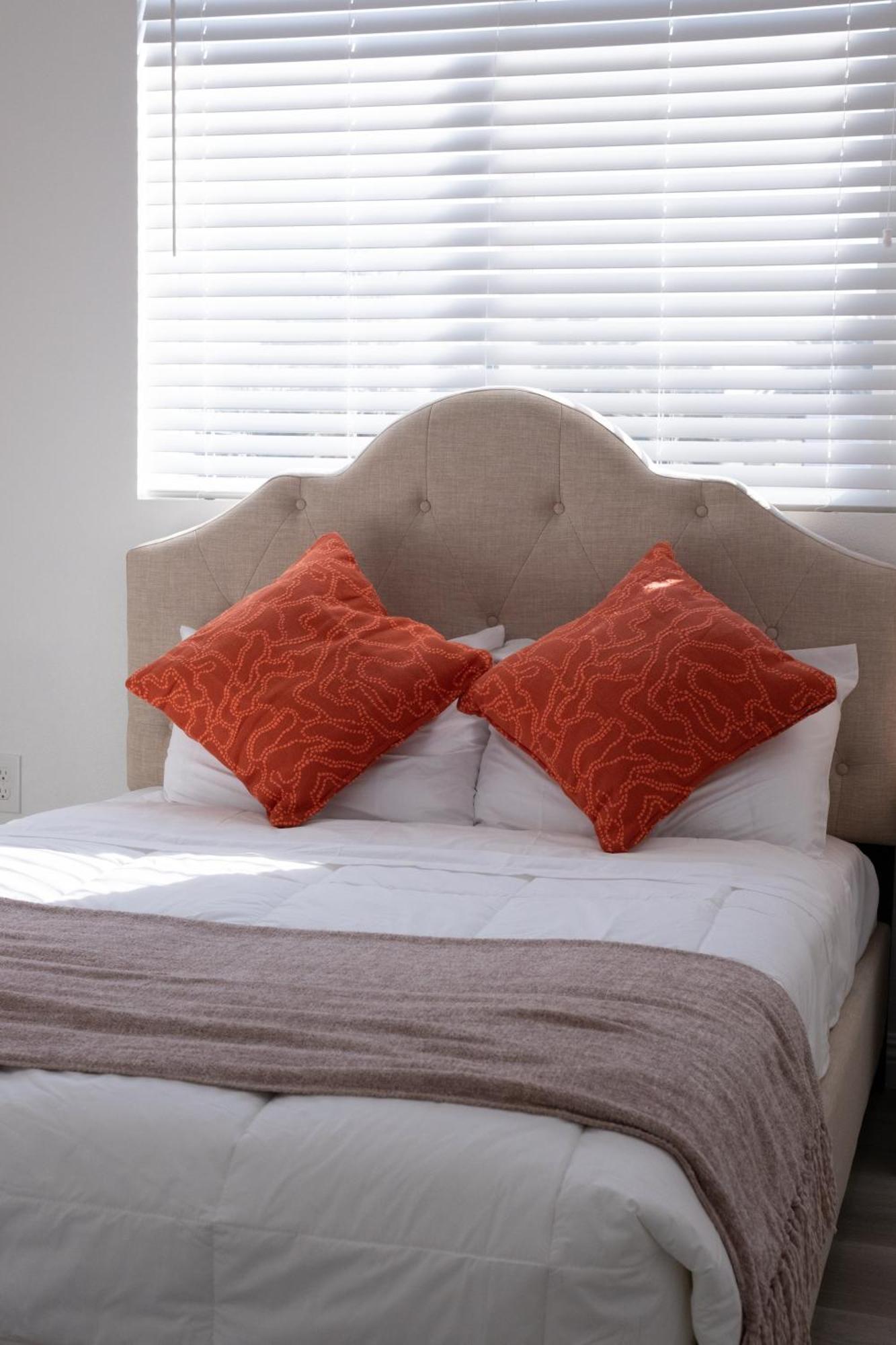 Cozy La Near Usc And Downtown Attractions- Private With Shared Access Hotel 4*