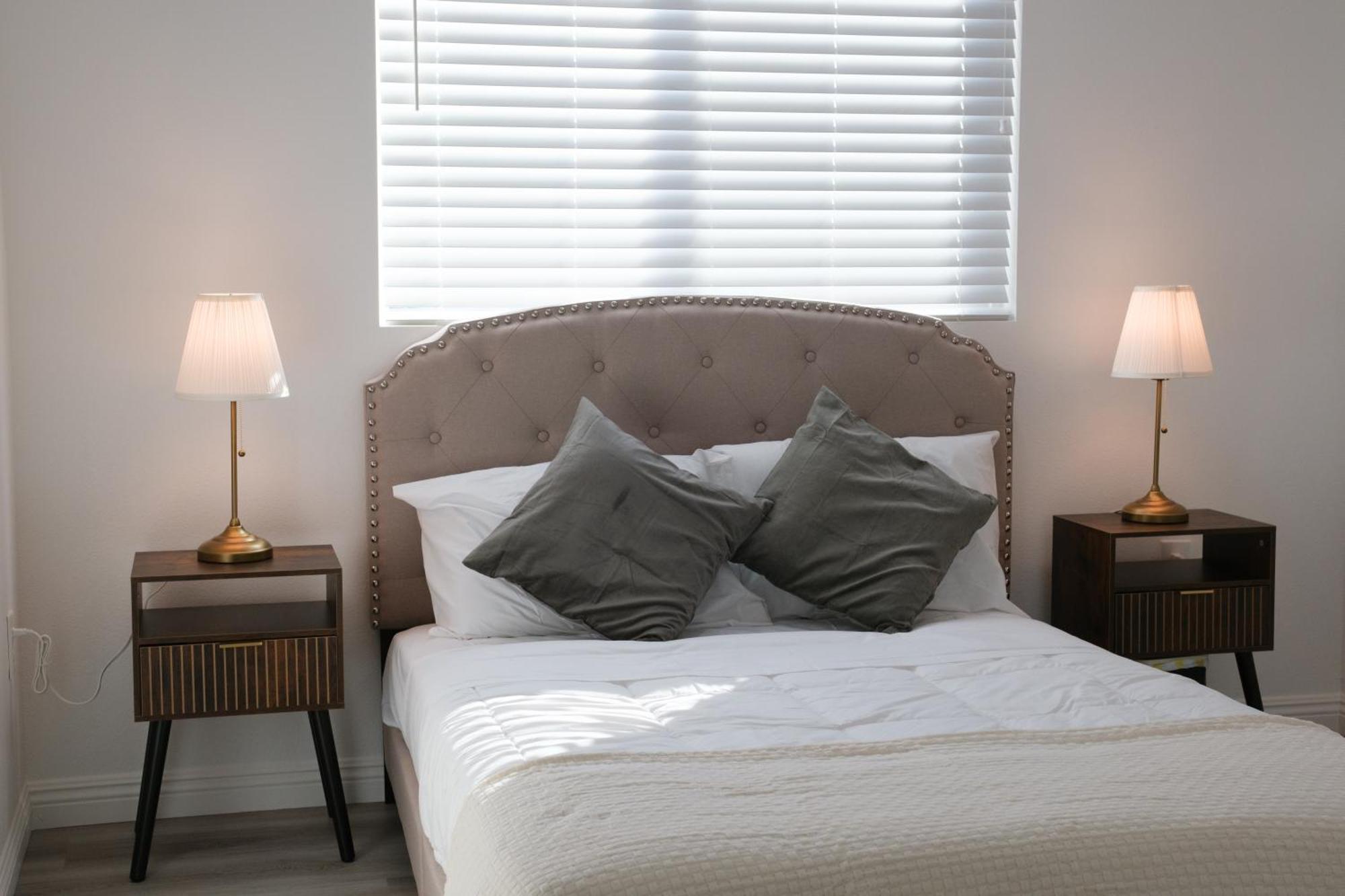 Hotel Cozy La Near Usc And Downtown Attractions- Private With Shared Access 4*
