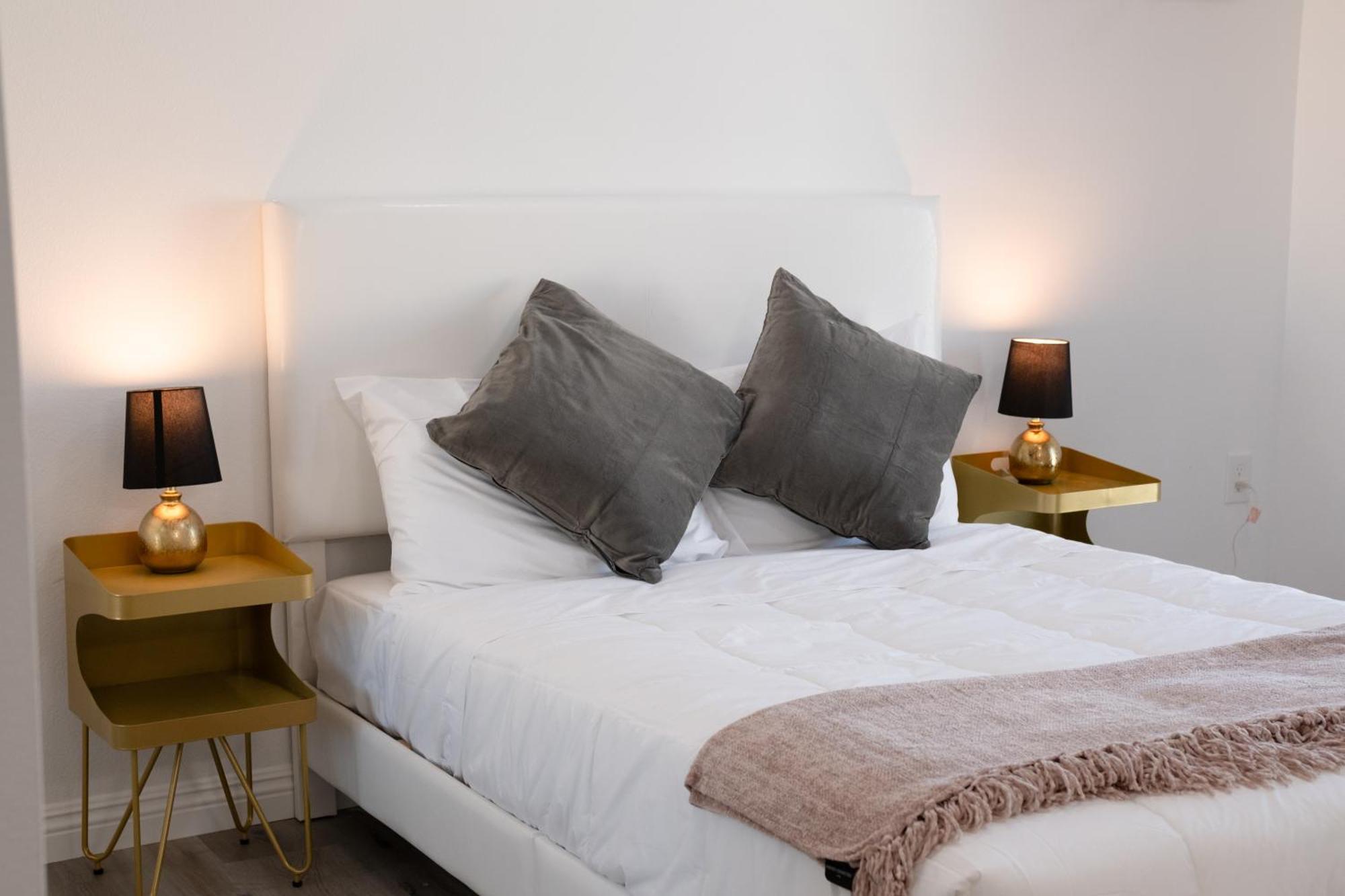 Hotel Cozy La Near Usc And Downtown Attractions- Private With Shared Access 4*