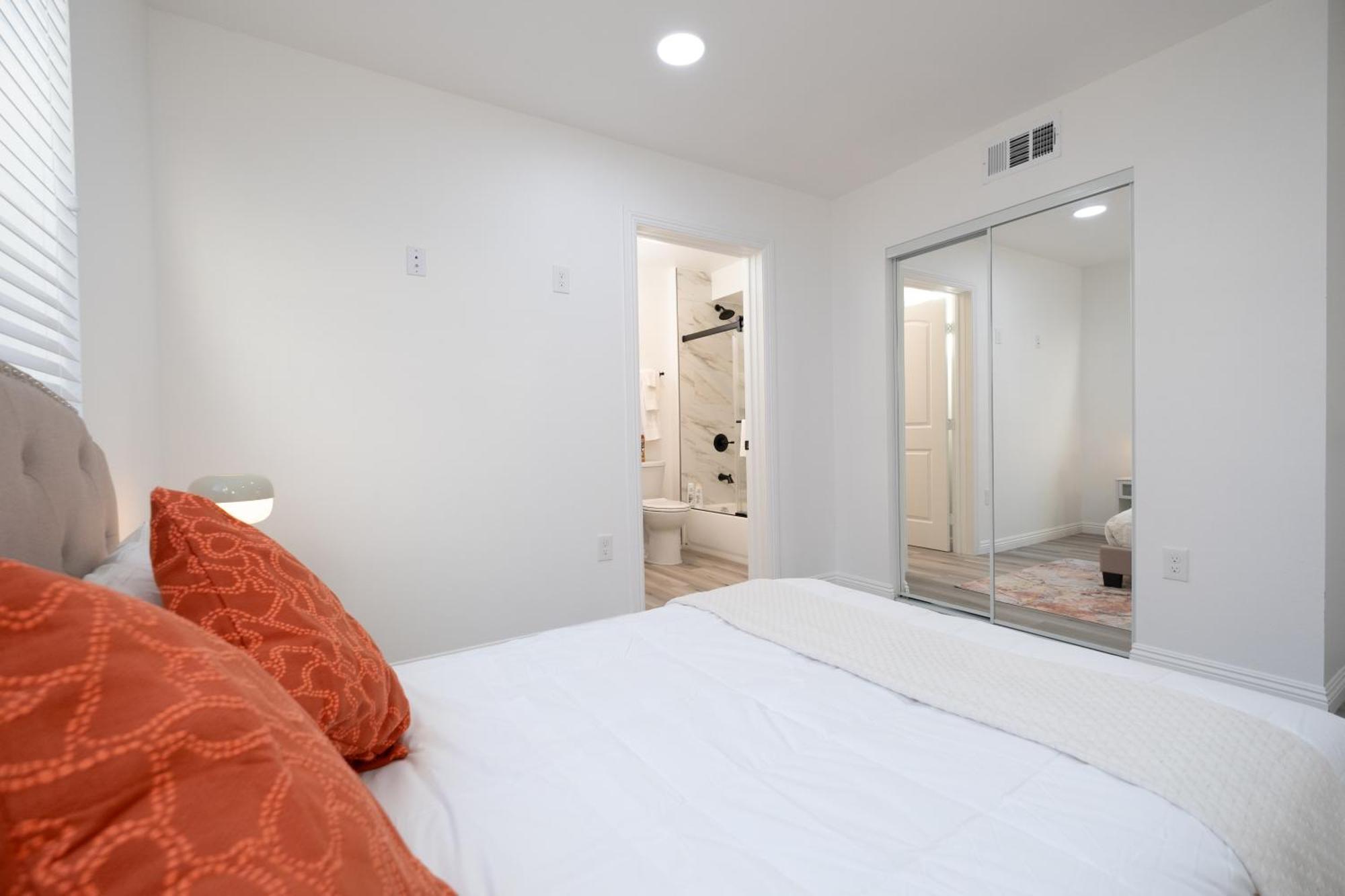 Cozy La Near Usc And Downtown Attractions- Private With Shared Access Los Angeles
