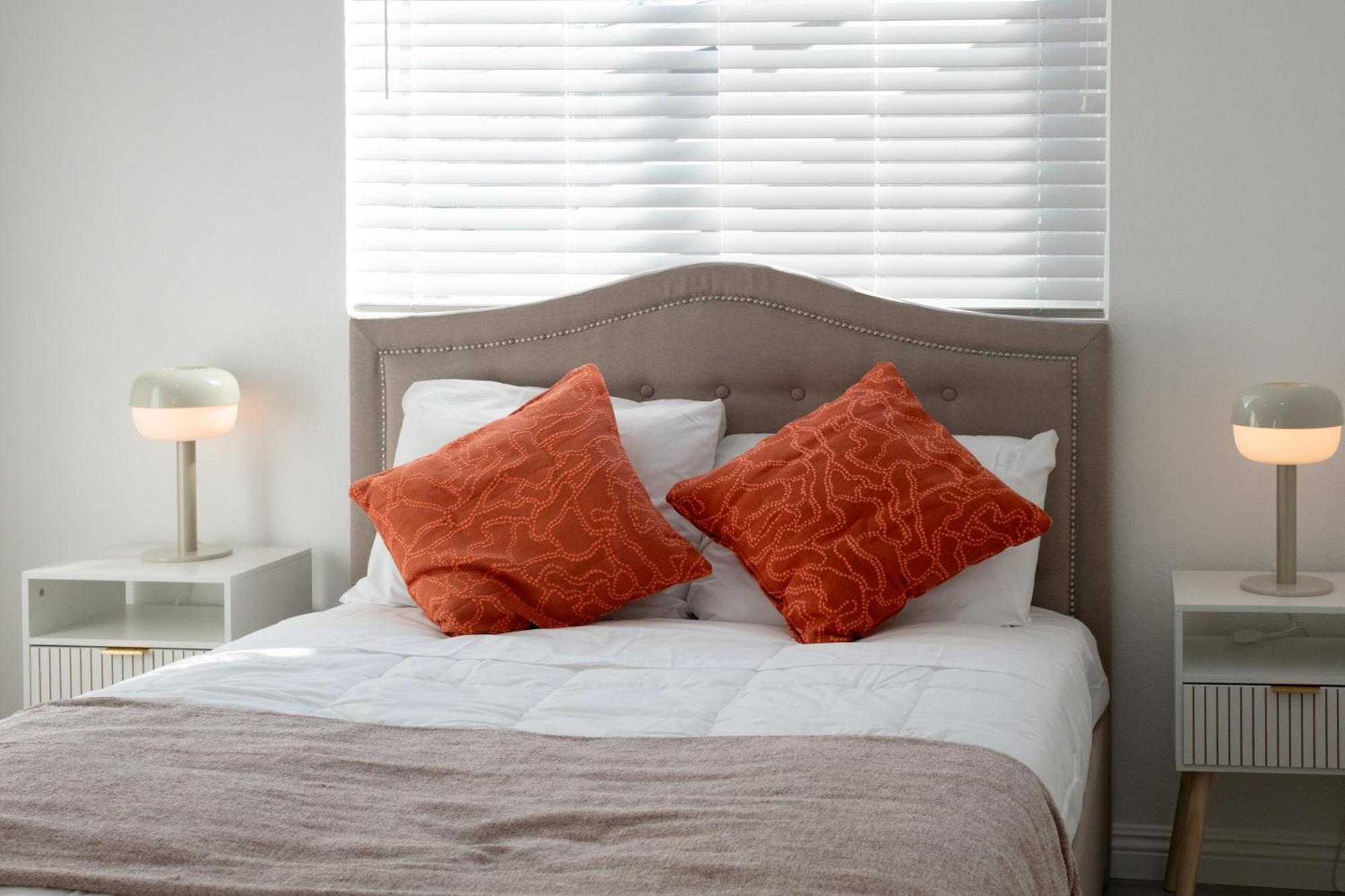 Cozy La Near Usc And Downtown Attractions- Private With Shared Access Hotel 4*