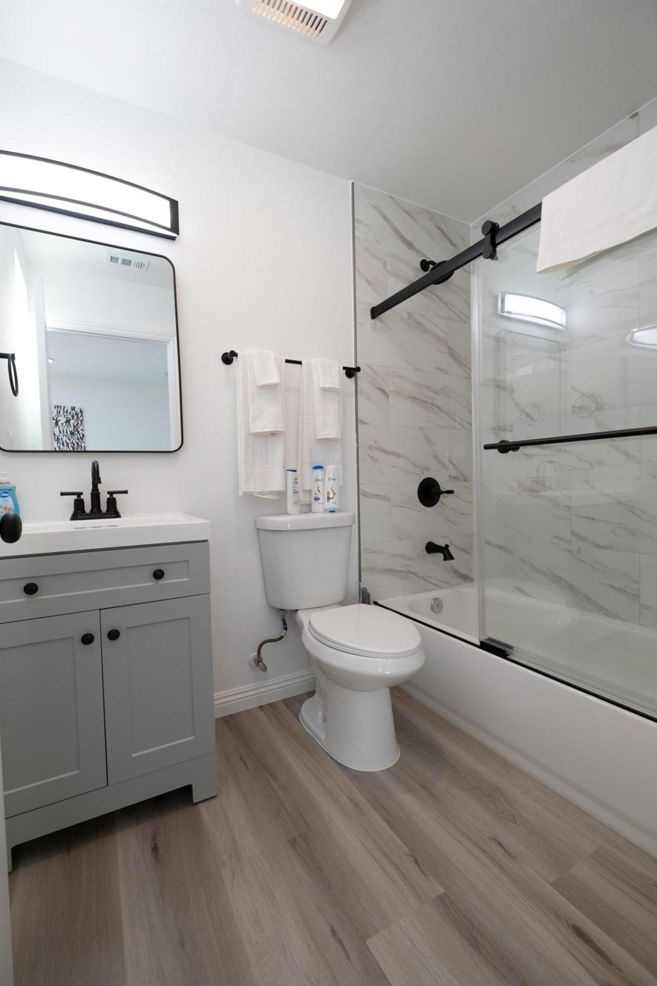 Hotel Cozy La Near Usc And Downtown Attractions- Private With Shared Access 4*