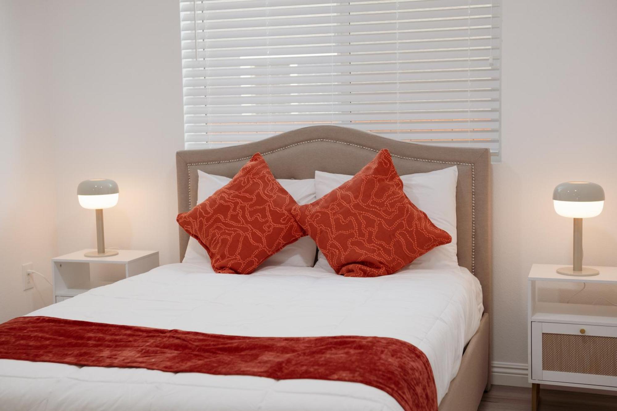 Cozy La Near Usc And Downtown Attractions- Private With Shared Access Hotel