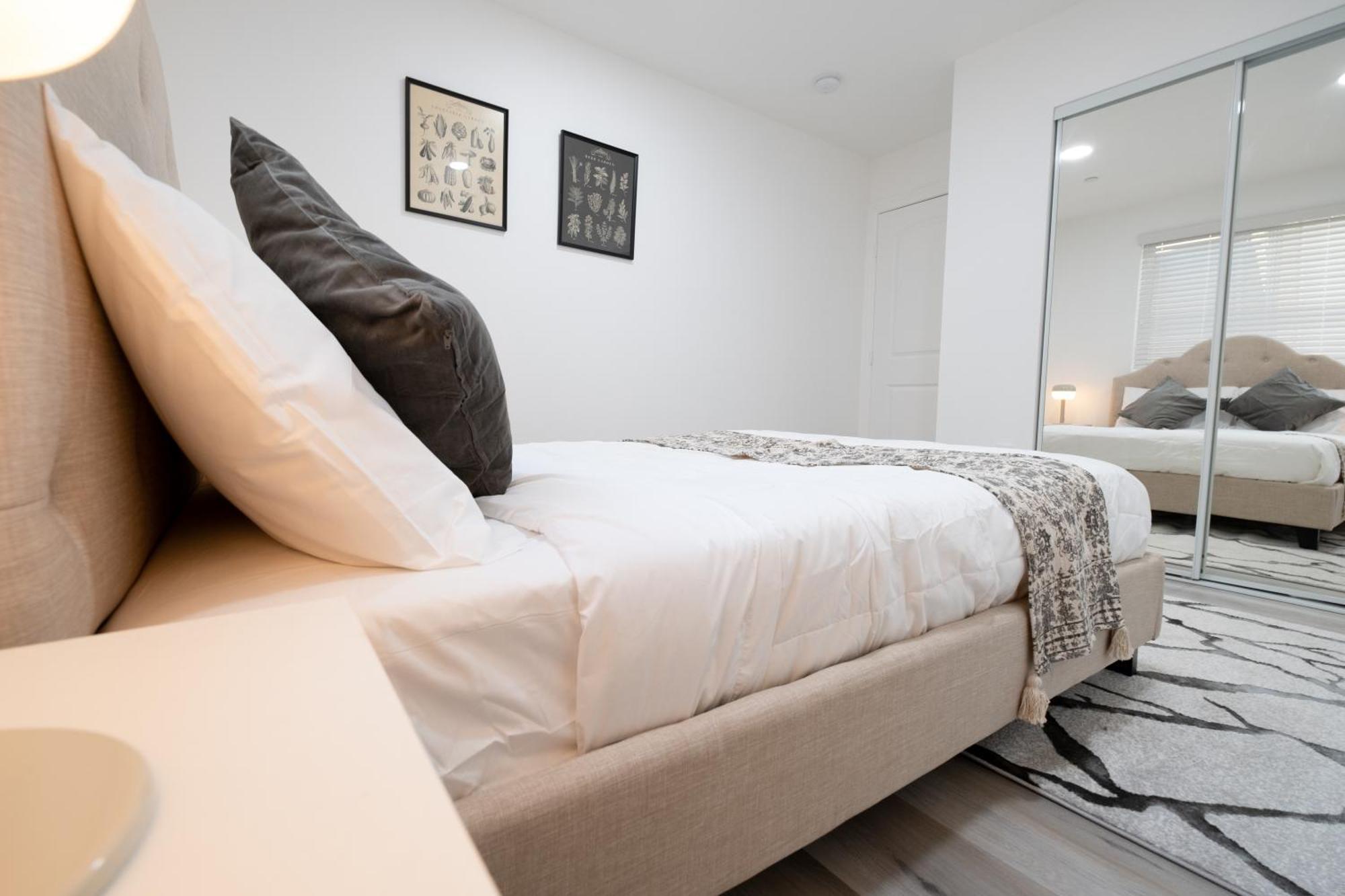 Hotel Cozy La Near Usc And Downtown Attractions- Private With Shared Access 4*