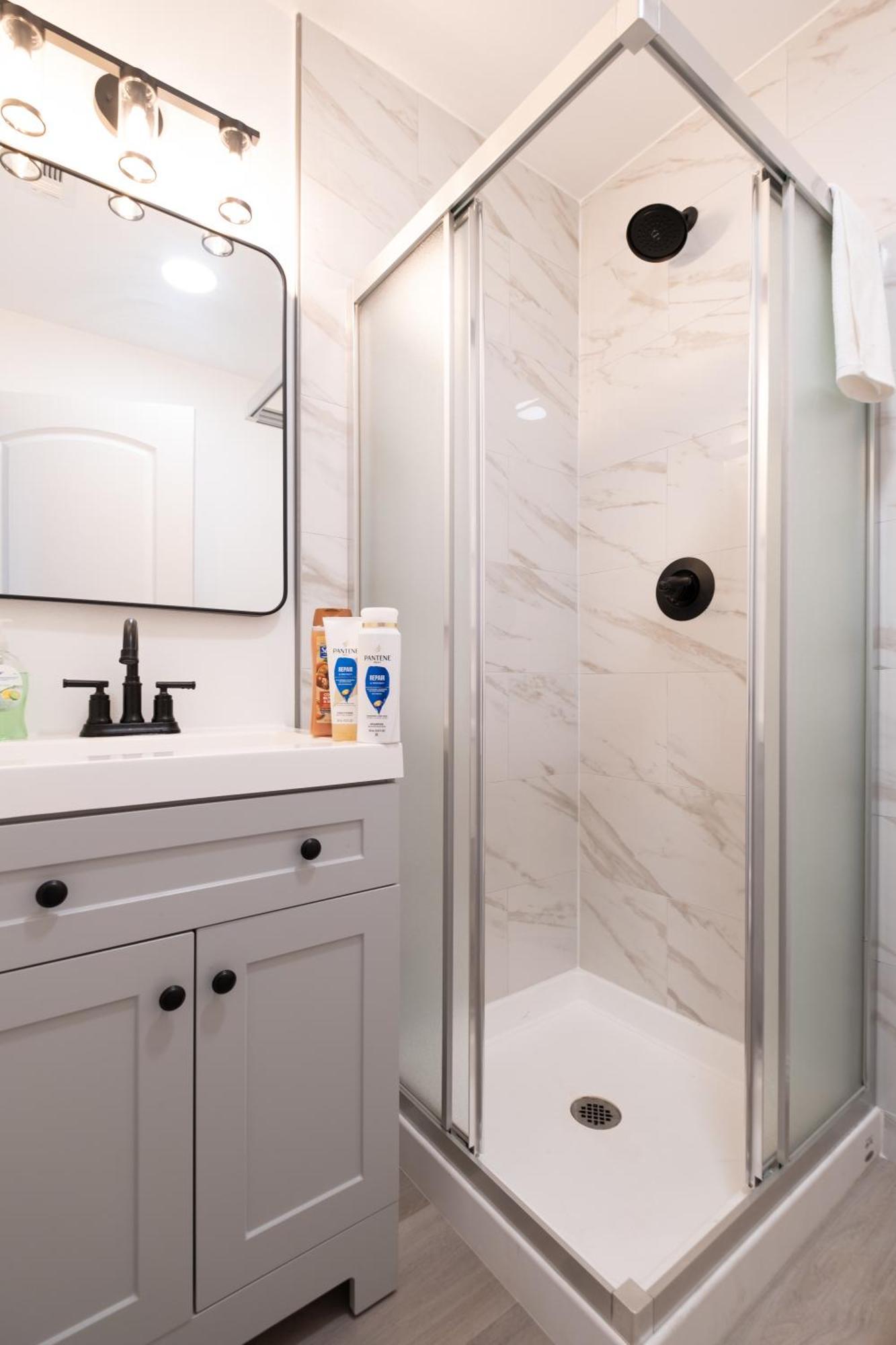 Hotel Cozy La Near Usc And Downtown Attractions- Private With Shared Access Los Angeles