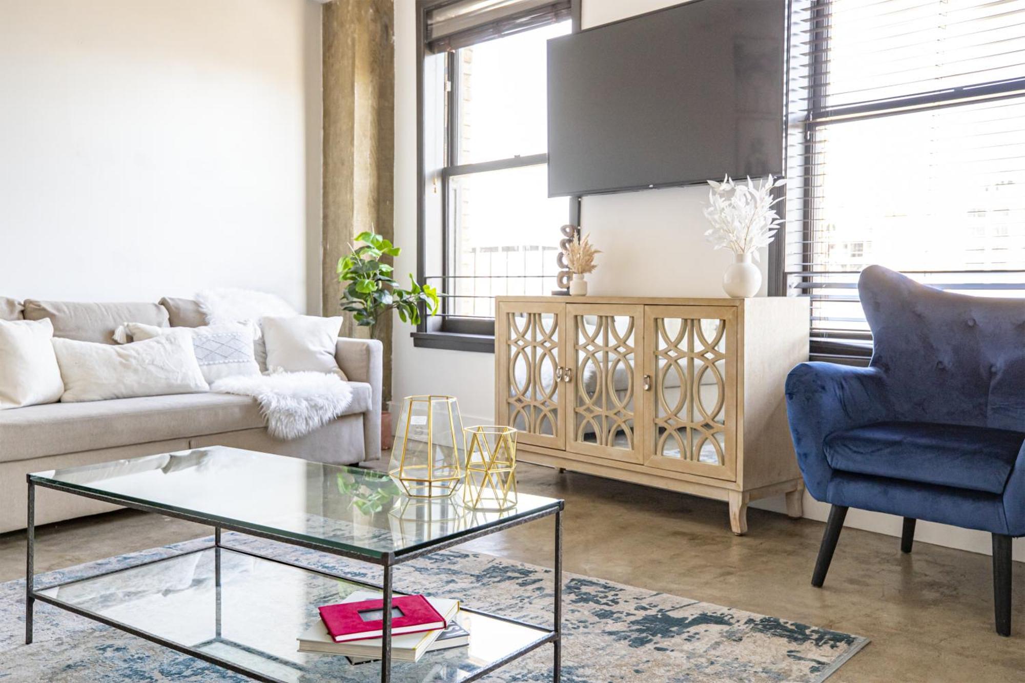 Modern 1-bedroom Apartment *