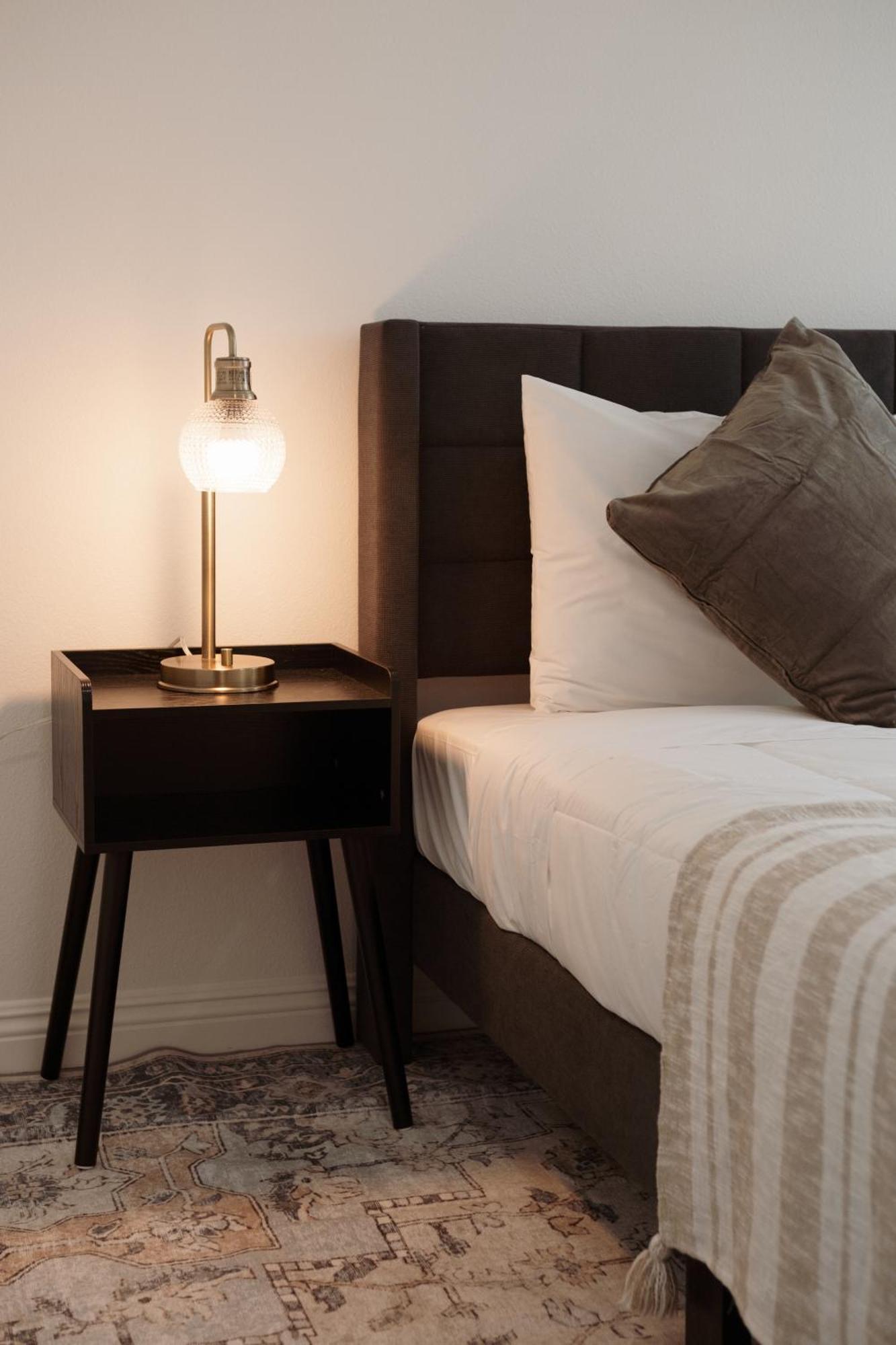Charming La Retreat Near Usc & Downtown Highlights- 1 Bedroom With Shared Access Hotel Los Angeles