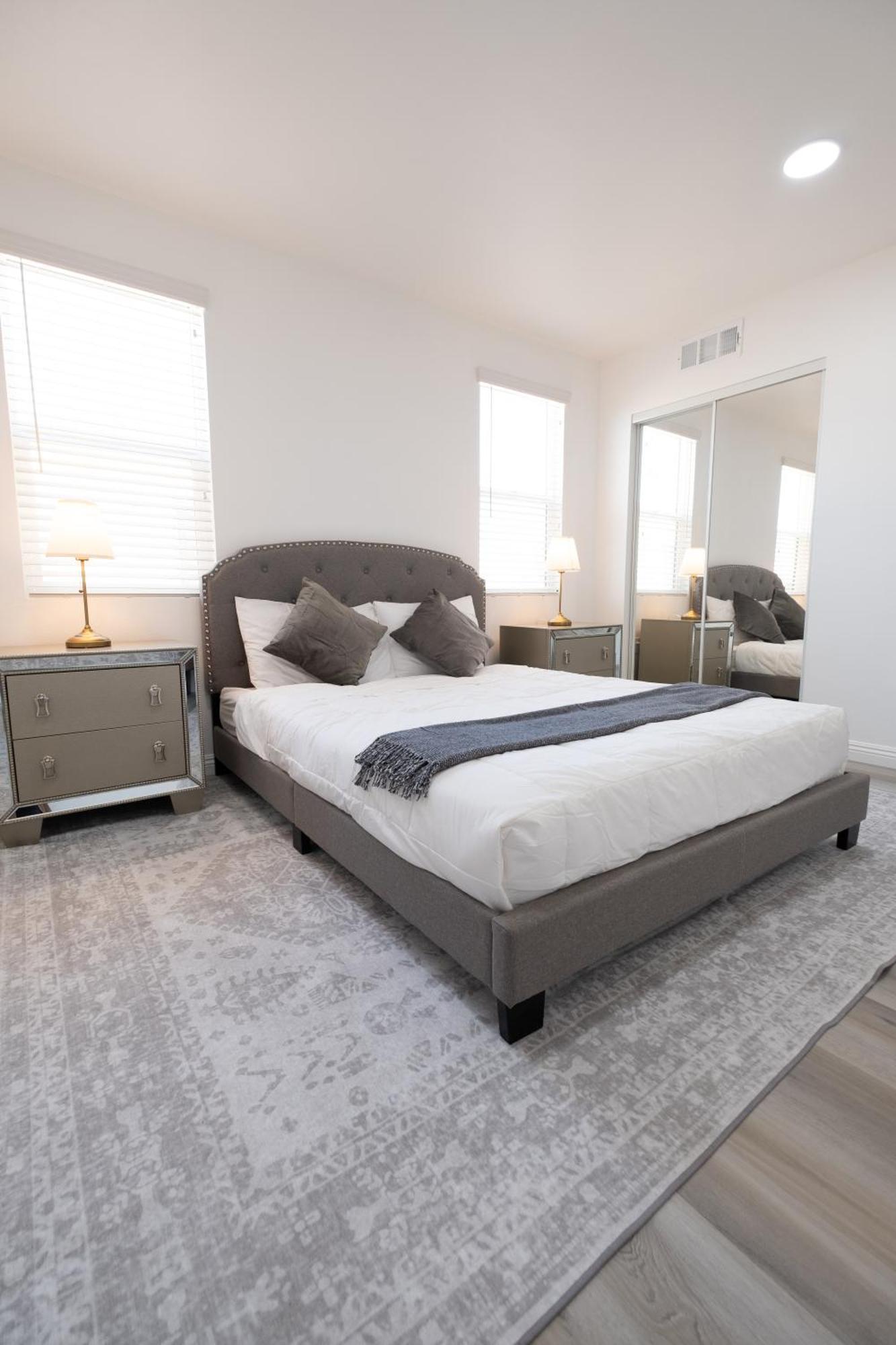 Charming La Retreat Near Usc & Downtown Highlights- 1 Bedroom With Shared Access