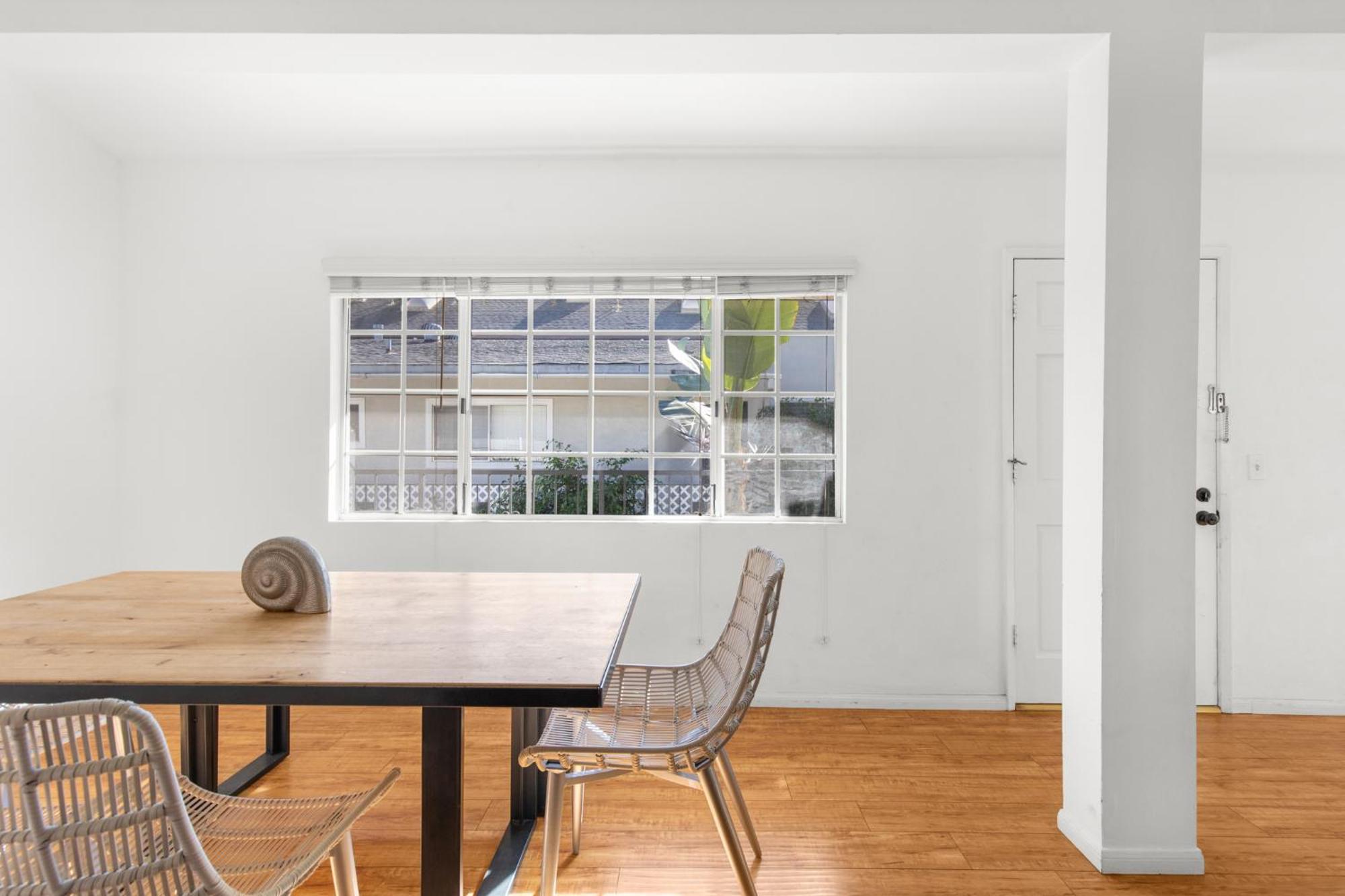 Modern Furnished 2 Bedroom In West La Apartment Los Angeles