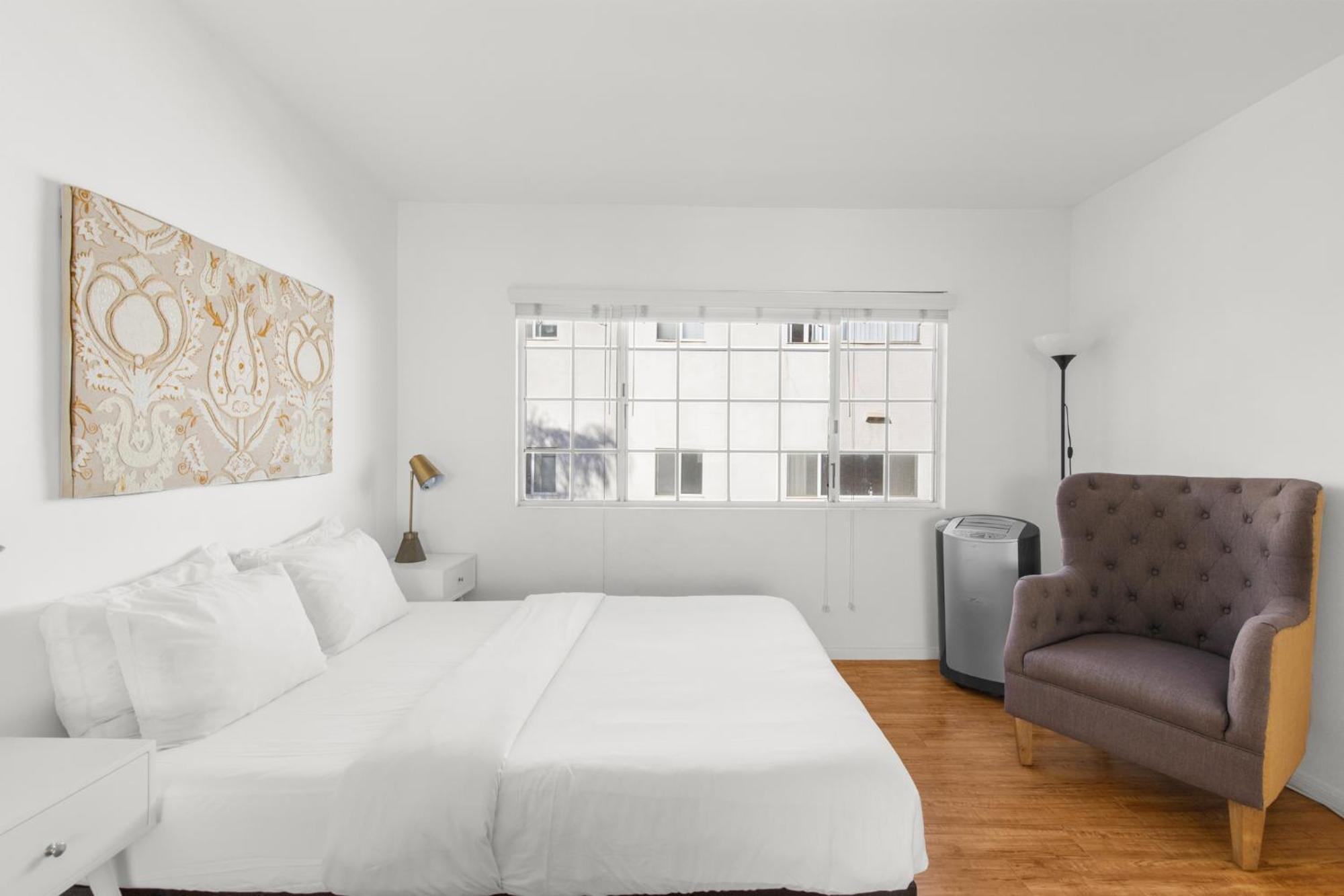 Modern Furnished 2 Bedroom In West La Apartment Los Angeles
