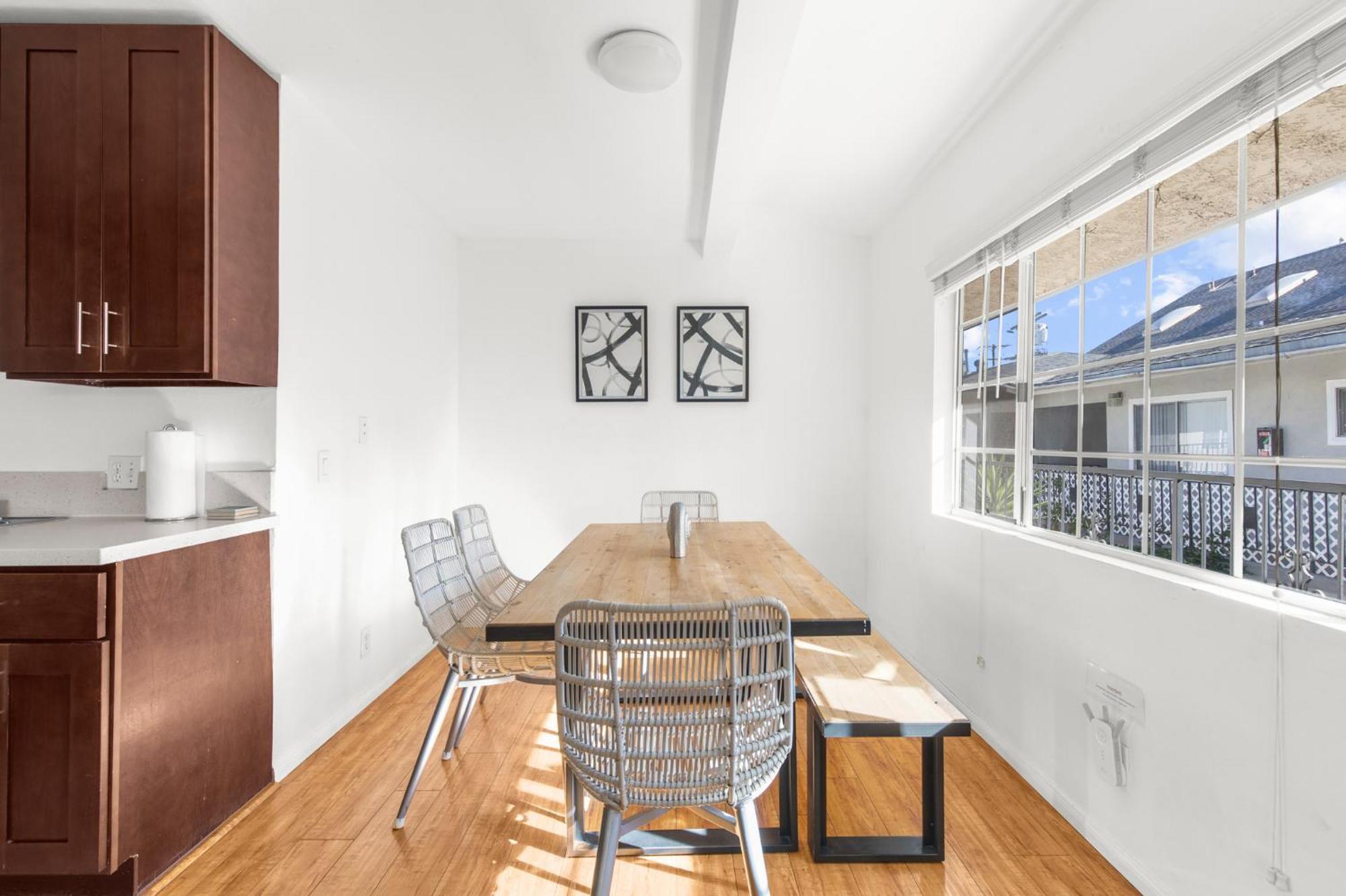 Apartment Modern Furnished 2 Bedroom In West La *