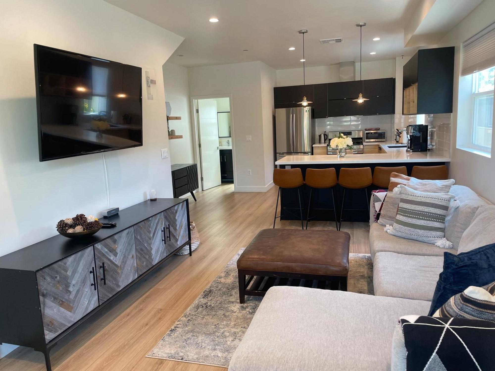 New Luxe 3b 3bath Townhouse *