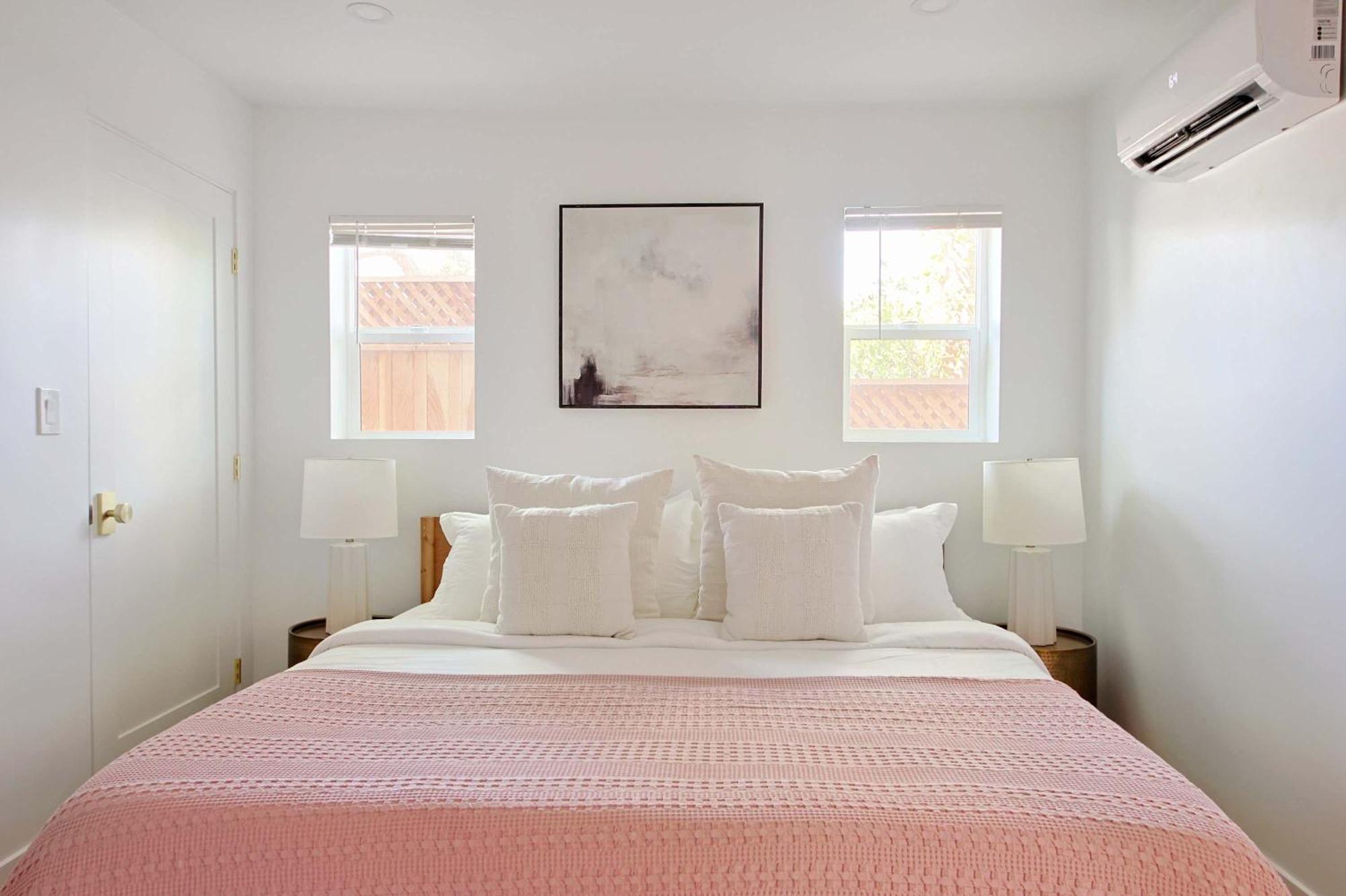 Stylish 2br Retreat Steps From Sunset Blvd Los Angeles