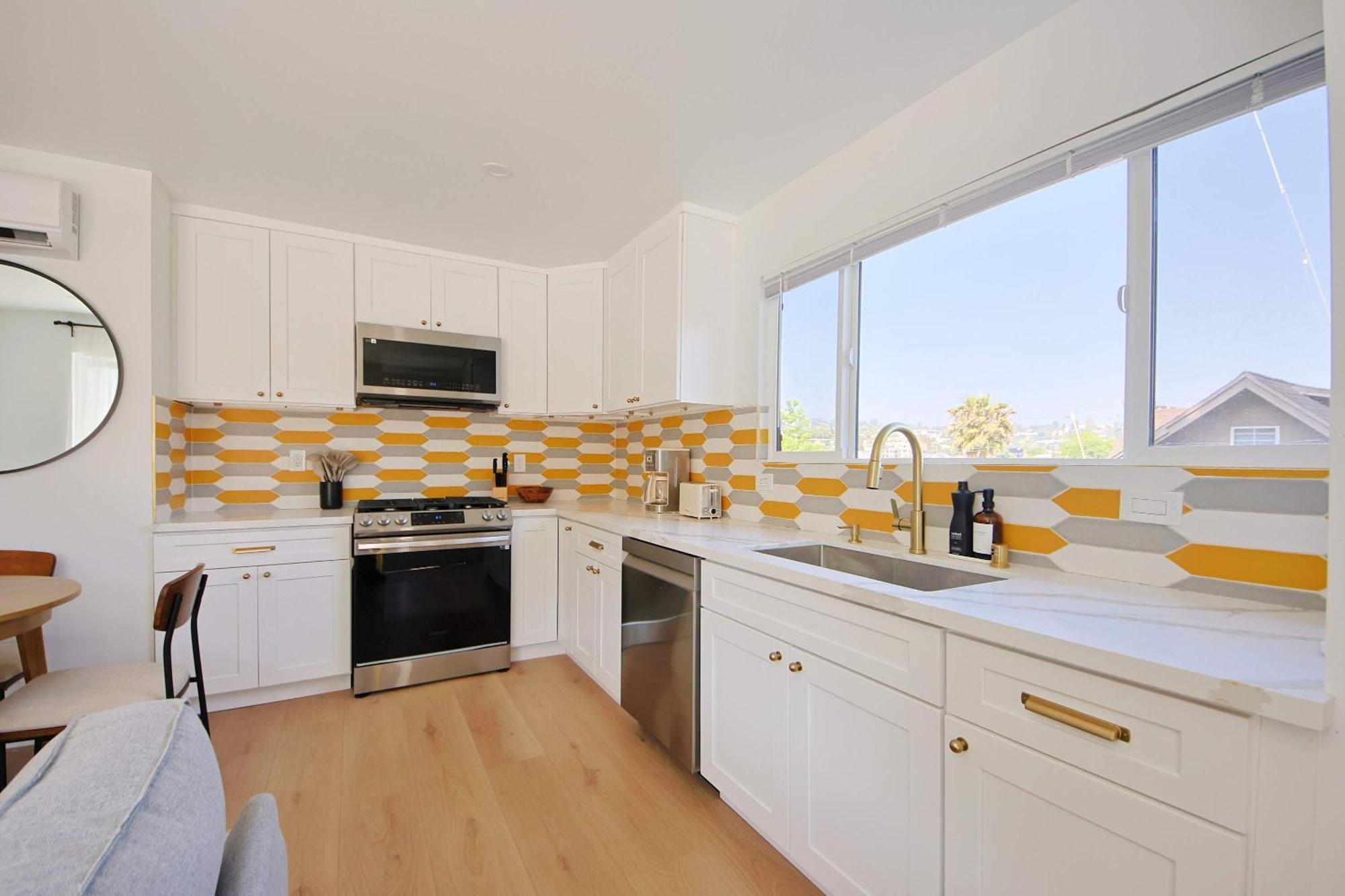 Stylish 2br Retreat Steps From Sunset Blvd Apartment