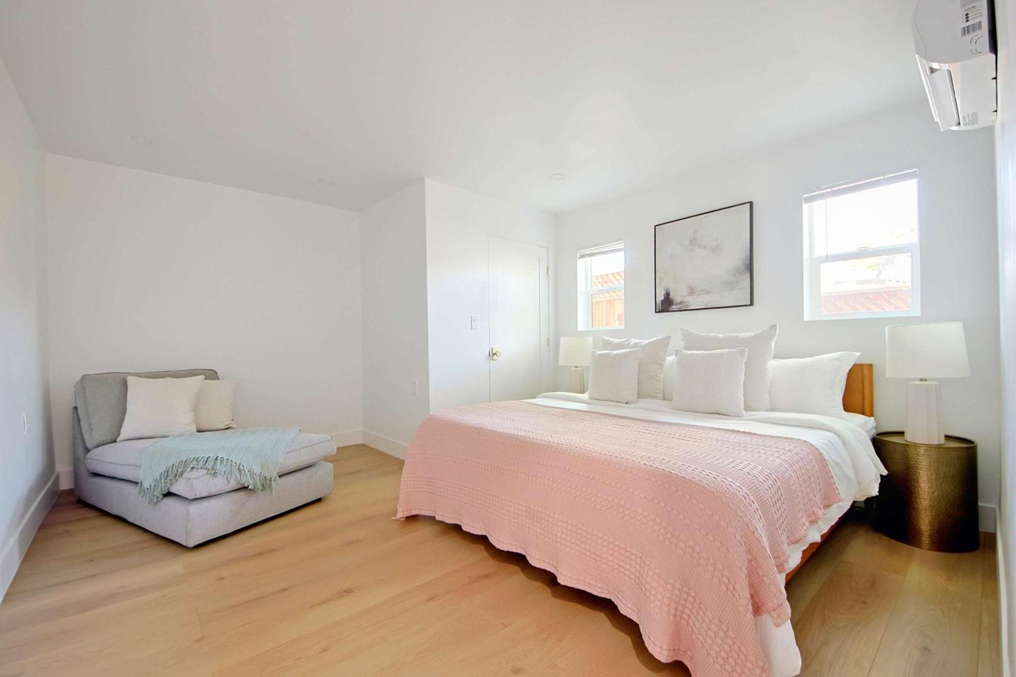Stylish 2br Retreat Steps From Sunset Blvd Los Angeles