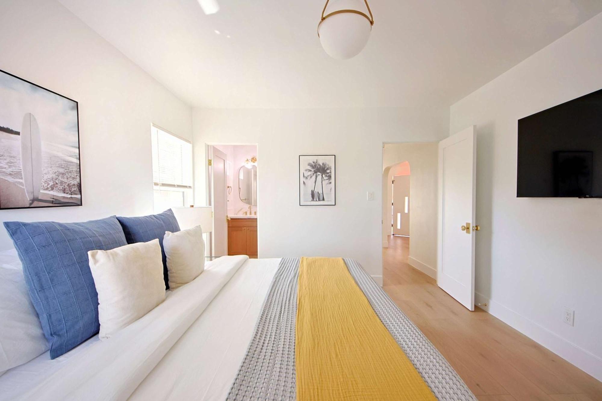 Chic 2b2b W Views Near Sunset Blvd * Los Angeles