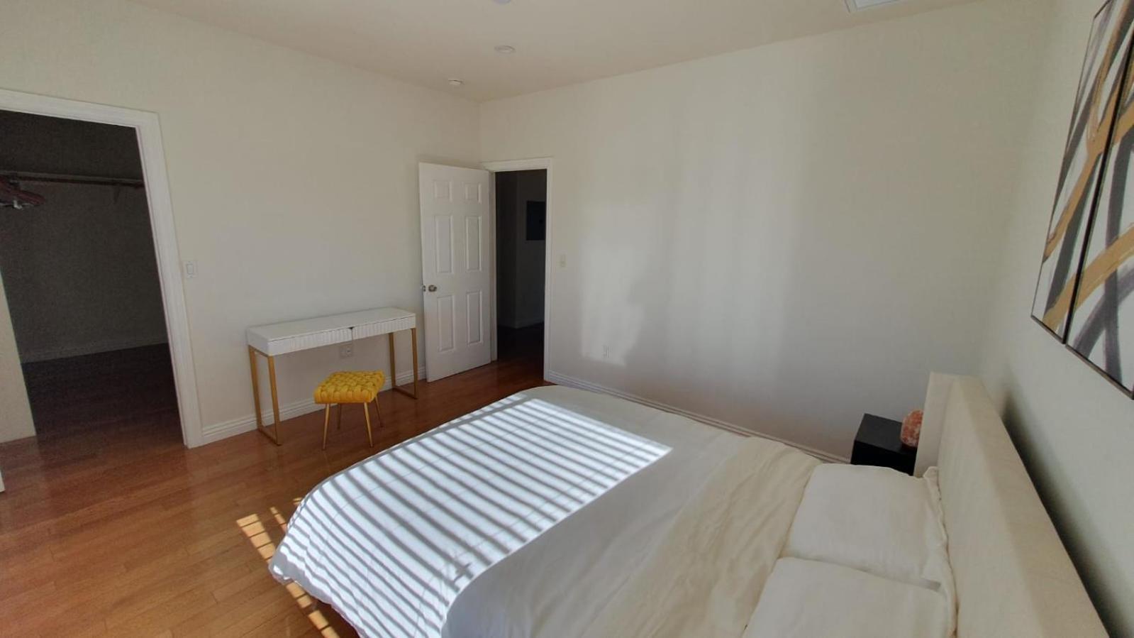 3 Bedroom Hollywood Gem Capsule hotel Los Angeles