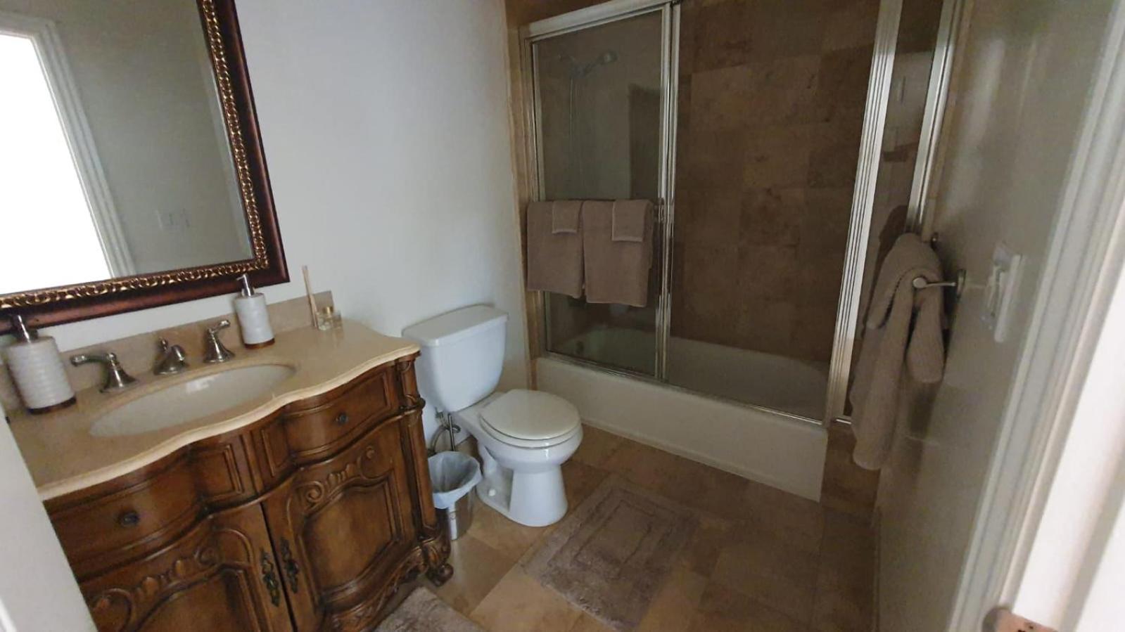 3 Bedroom Hollywood Gem *