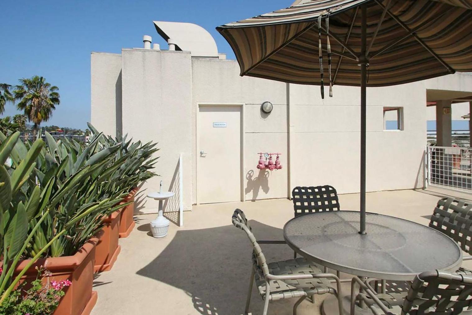 Hollywood 1br W Gym Pool Nr Sunset Lax-55 *