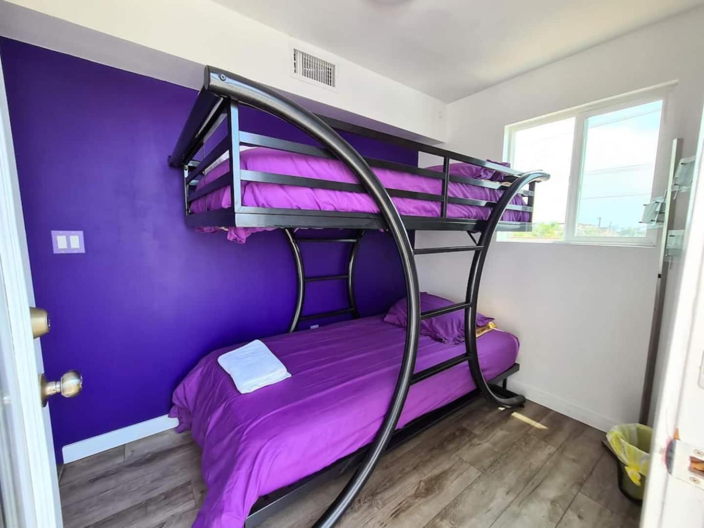 3 Bedroom With Hot Tub And Video Game Console 10 Minutes From Rodeo Drive Beverly Hills Apartment *