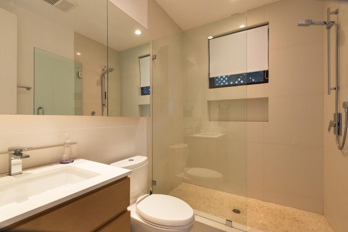 Luxury With Private Entrance Apartment *