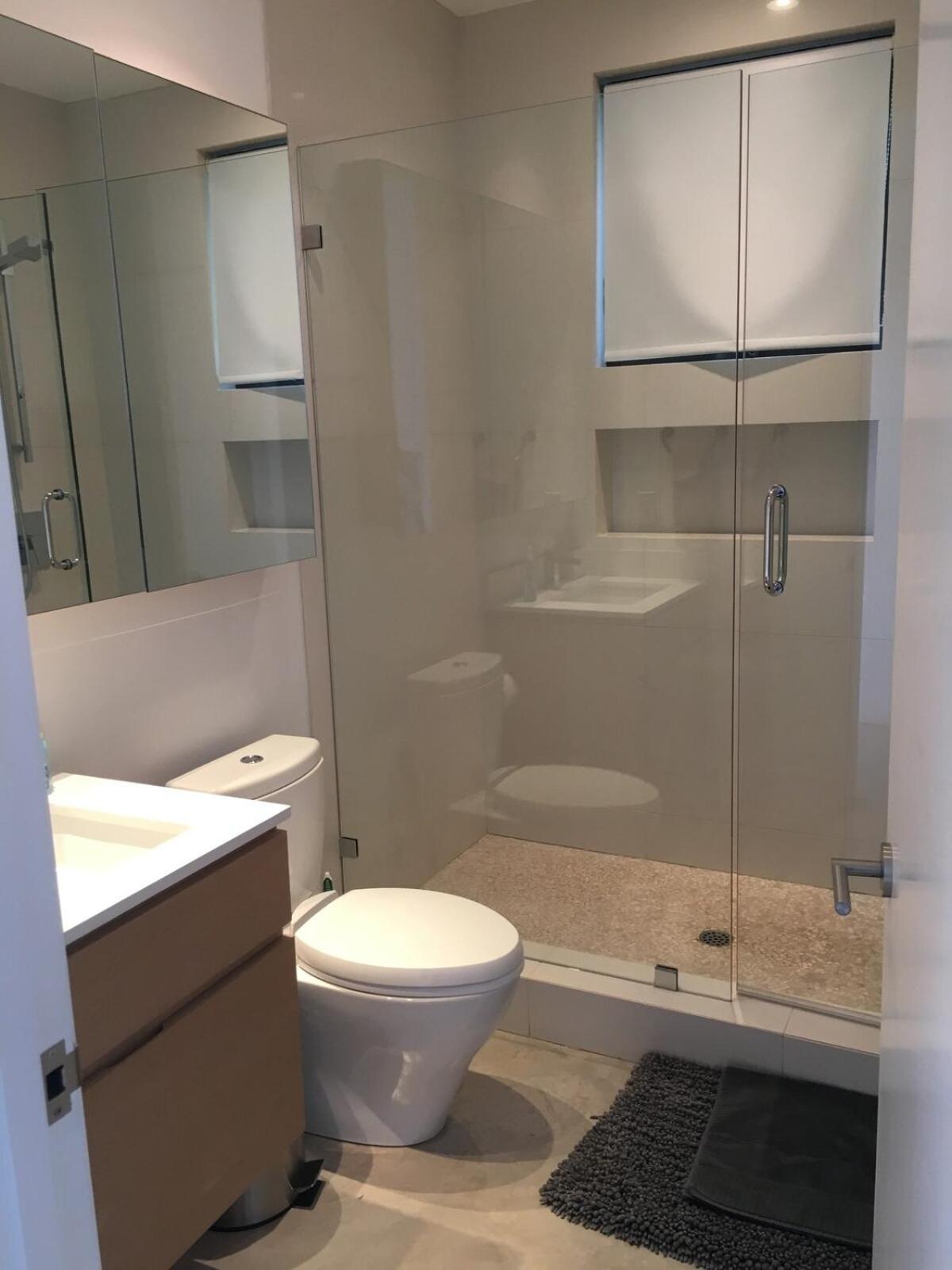 Luxury With Private Entrance Apartment *