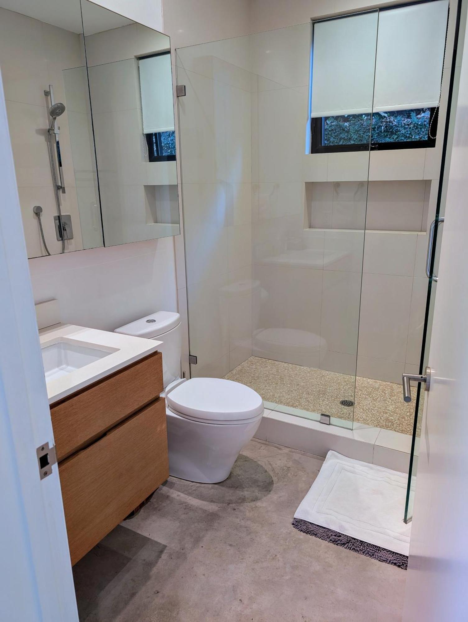 Luxury With Private Entrance Apartment