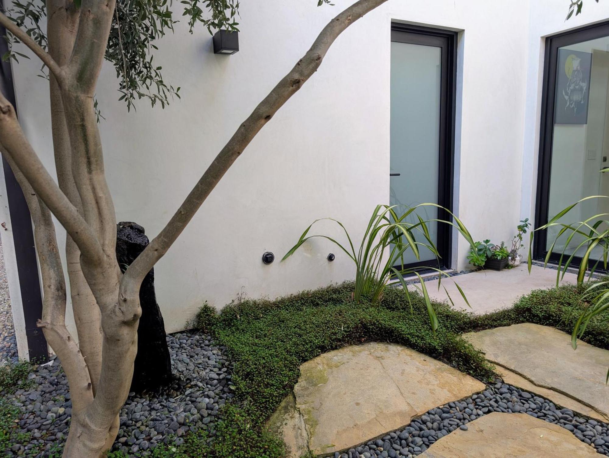 Luxury With Private Entrance Apartment Los Angeles
