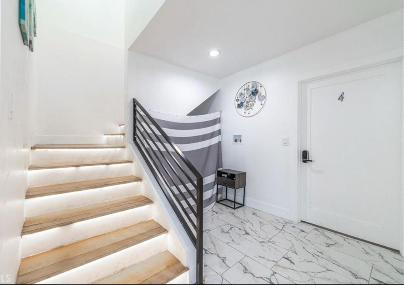 Luxe With Private Bathroom 55 *