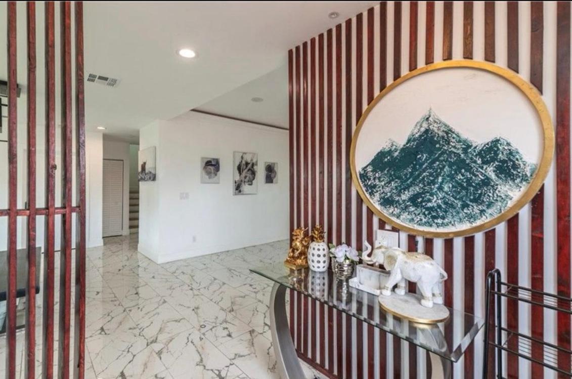 Luxe With Private Bathroom 55 *