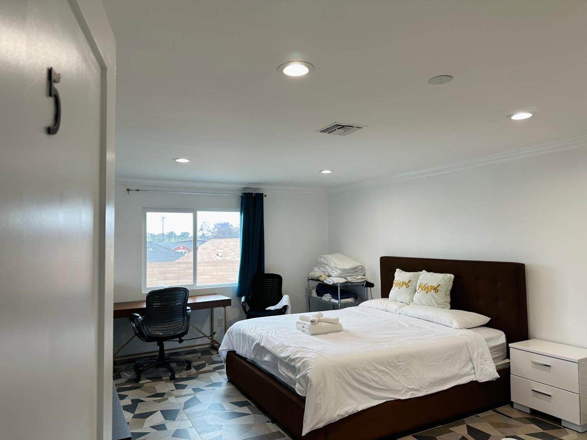 Luxe With Private Bathroom 55 Homestay