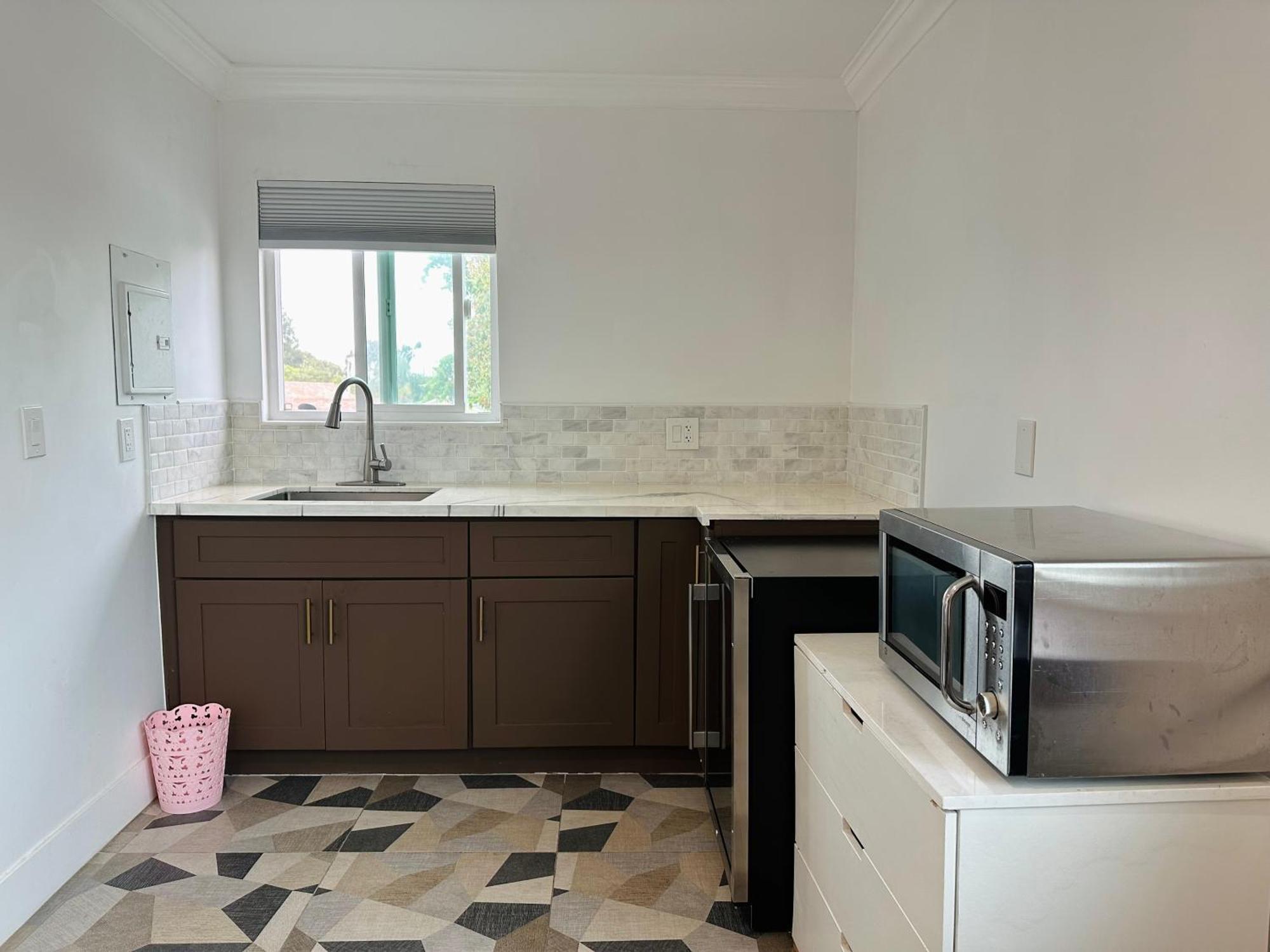 Luxe With Private Bathroom 55 *