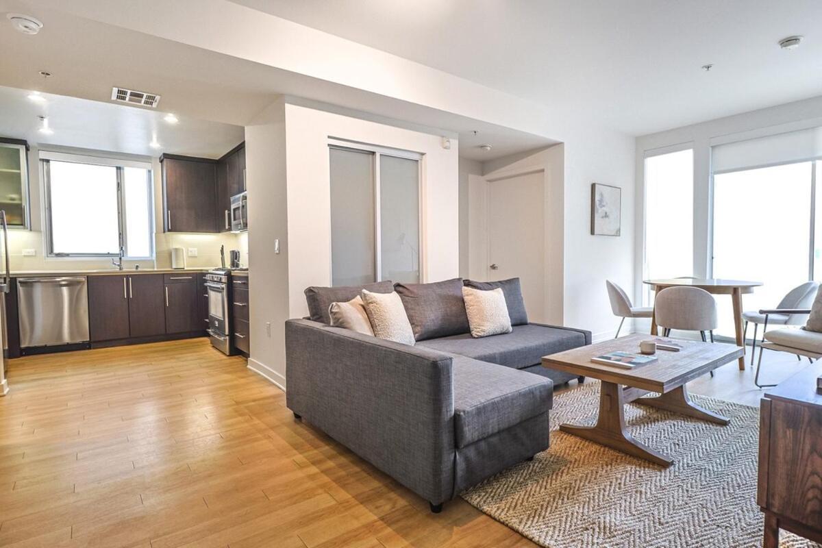 Trendy 2br Steps To Promenade & Sm Pier!