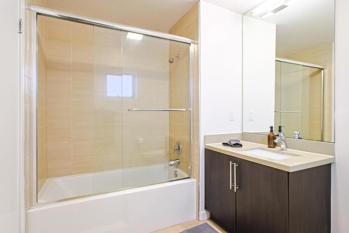 Trendy 2br Steps To Promenade & Sm Pier! Apartment Los Angeles