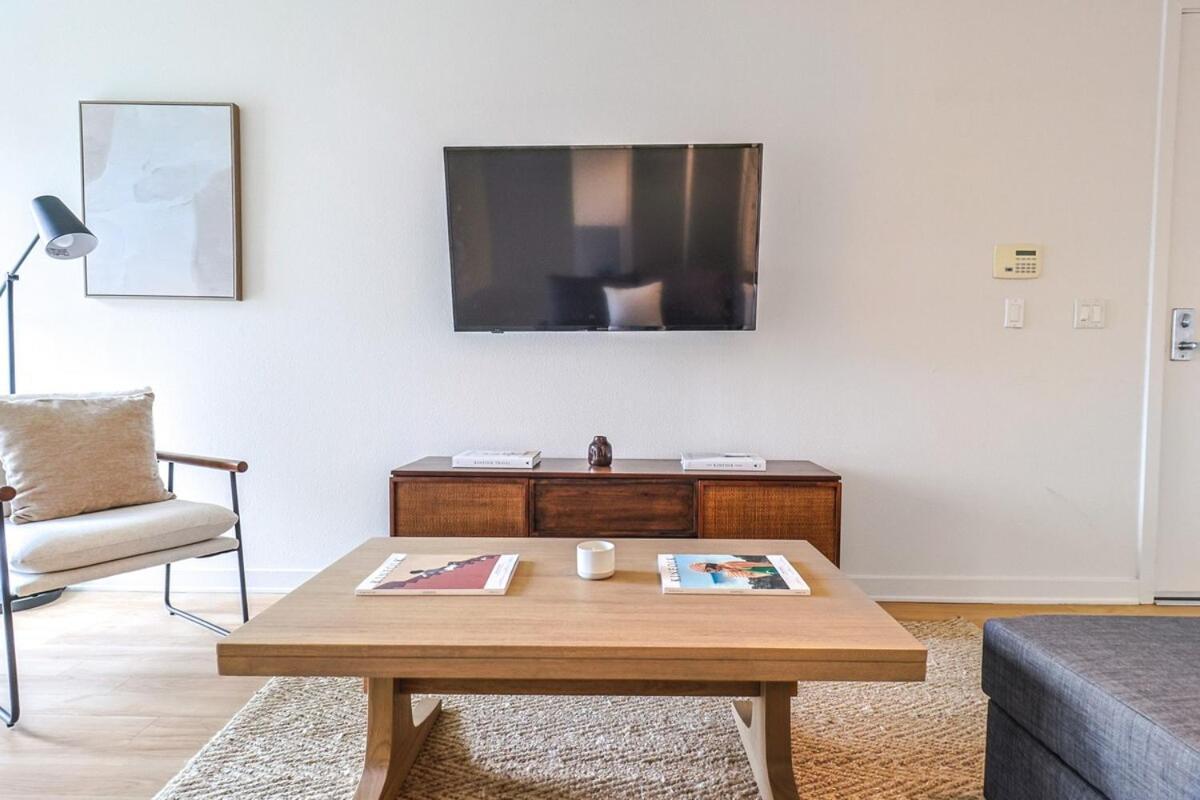 Apartment Trendy 2br Steps To Promenade & Sm Pier! Los Angeles