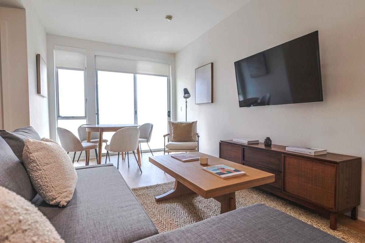 Trendy 2br Steps To Promenade & Sm Pier! Apartment