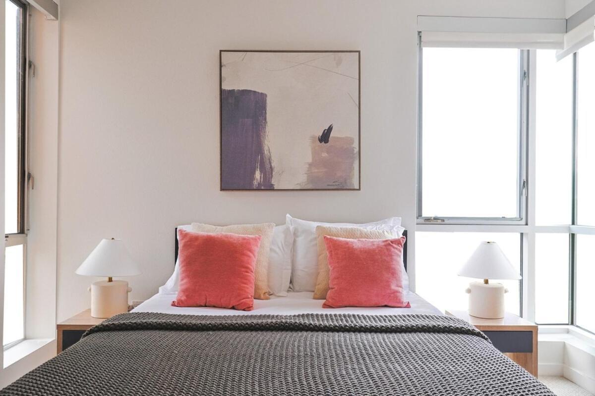 Trendy 2br Steps To Promenade & Sm Pier! Apartment Los Angeles