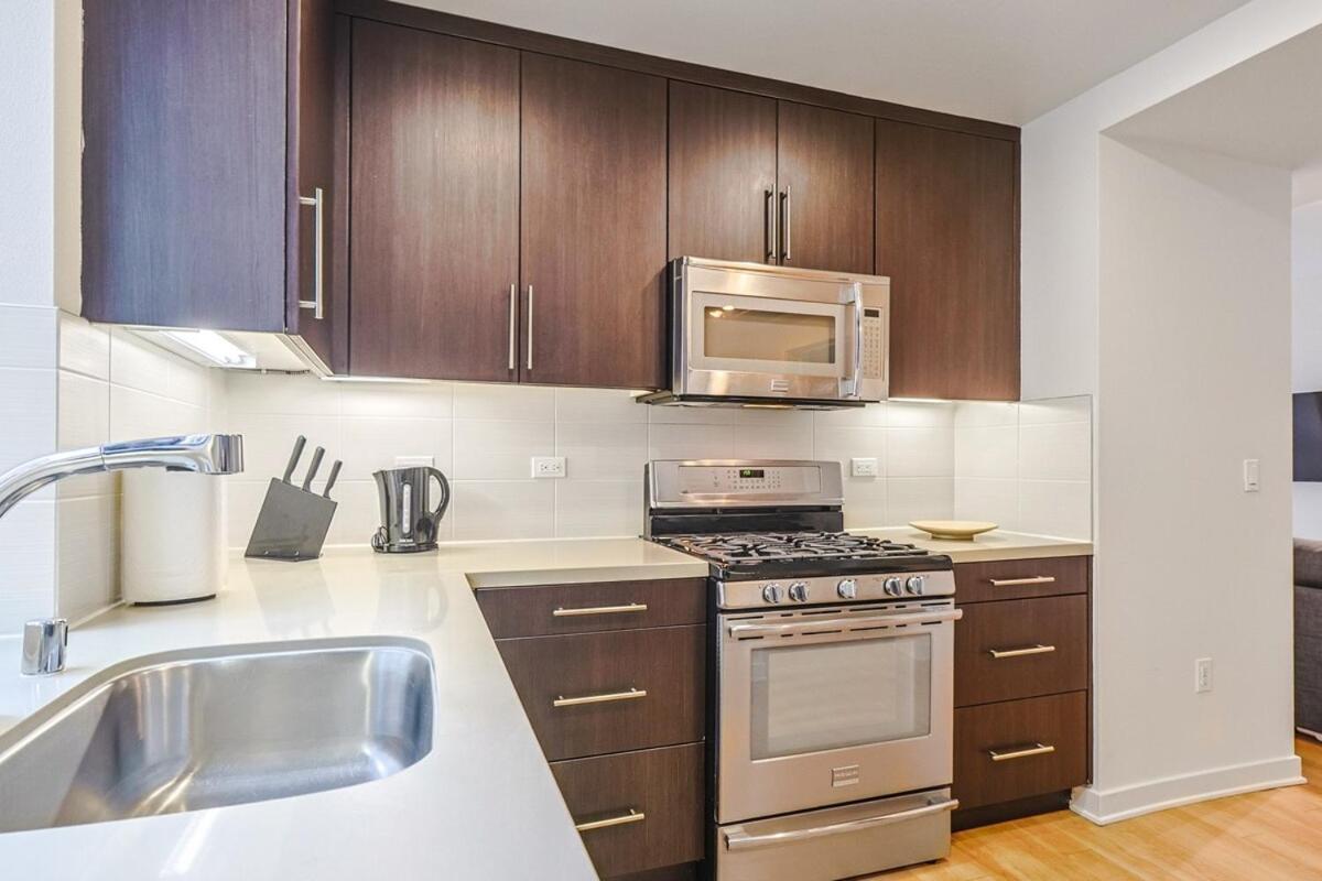 Trendy 2br Steps To Promenade & Sm Pier! Apartment *
