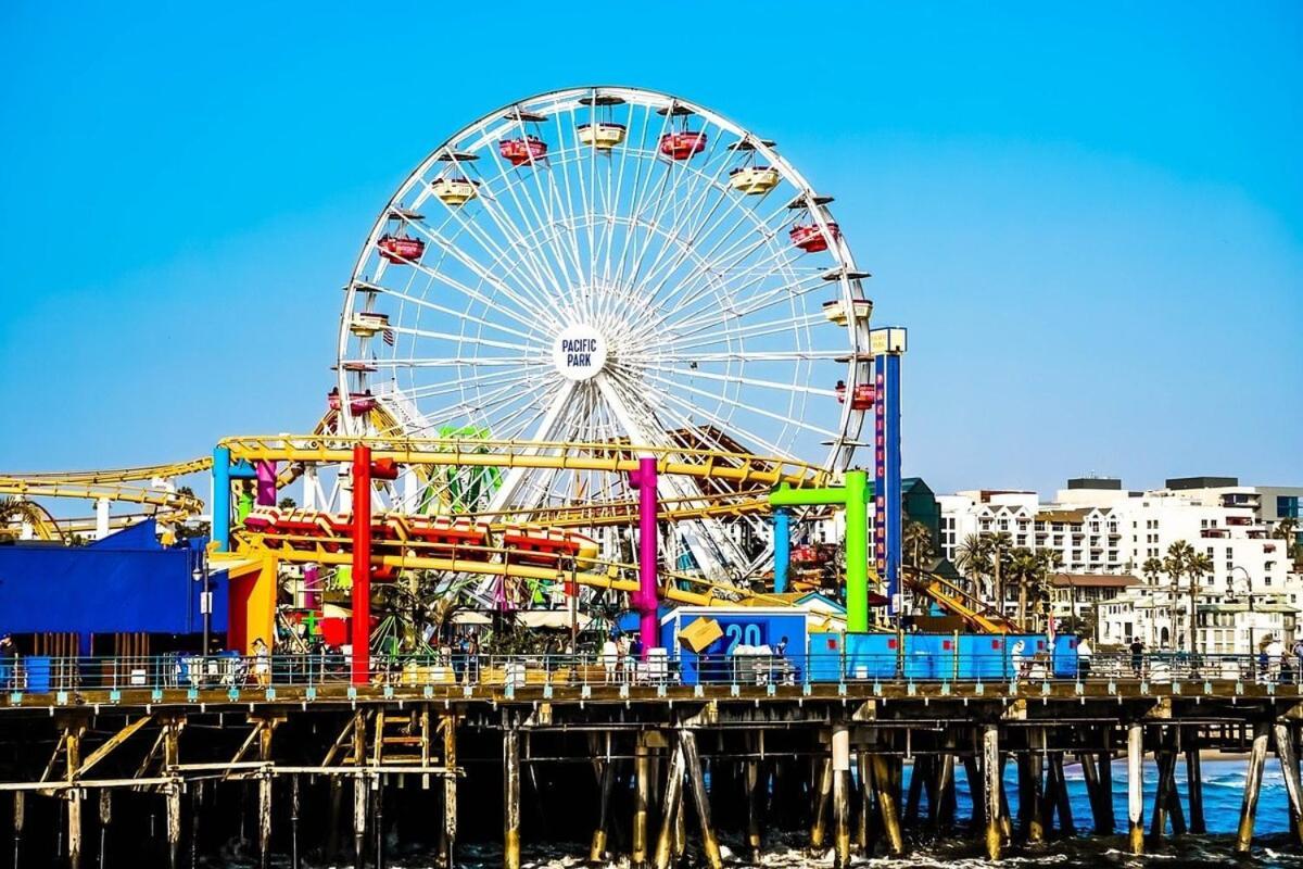 Trendy 2br Steps To Promenade & Sm Pier! Apartment Los Angeles