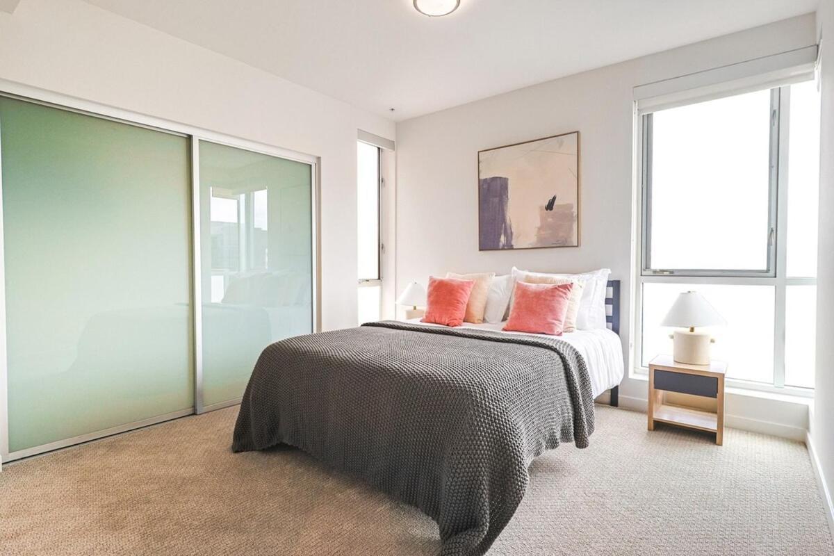 Apartment Trendy 2br Steps To Promenade & Sm Pier! Los Angeles