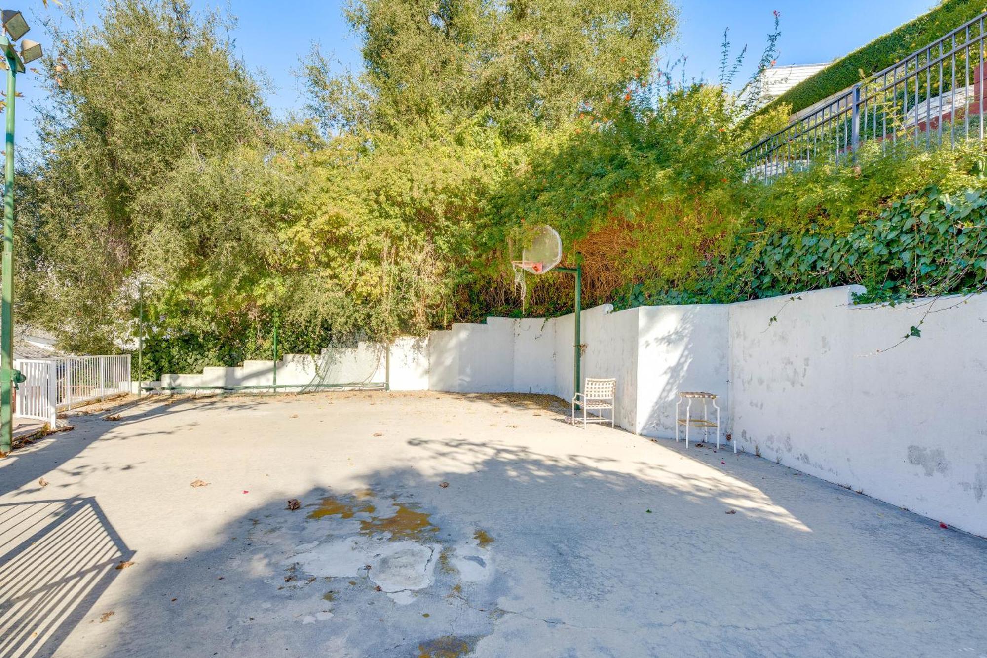 Apartment Less Than 1 Mi To Ucla Pet-friendly Couples Retreat! *