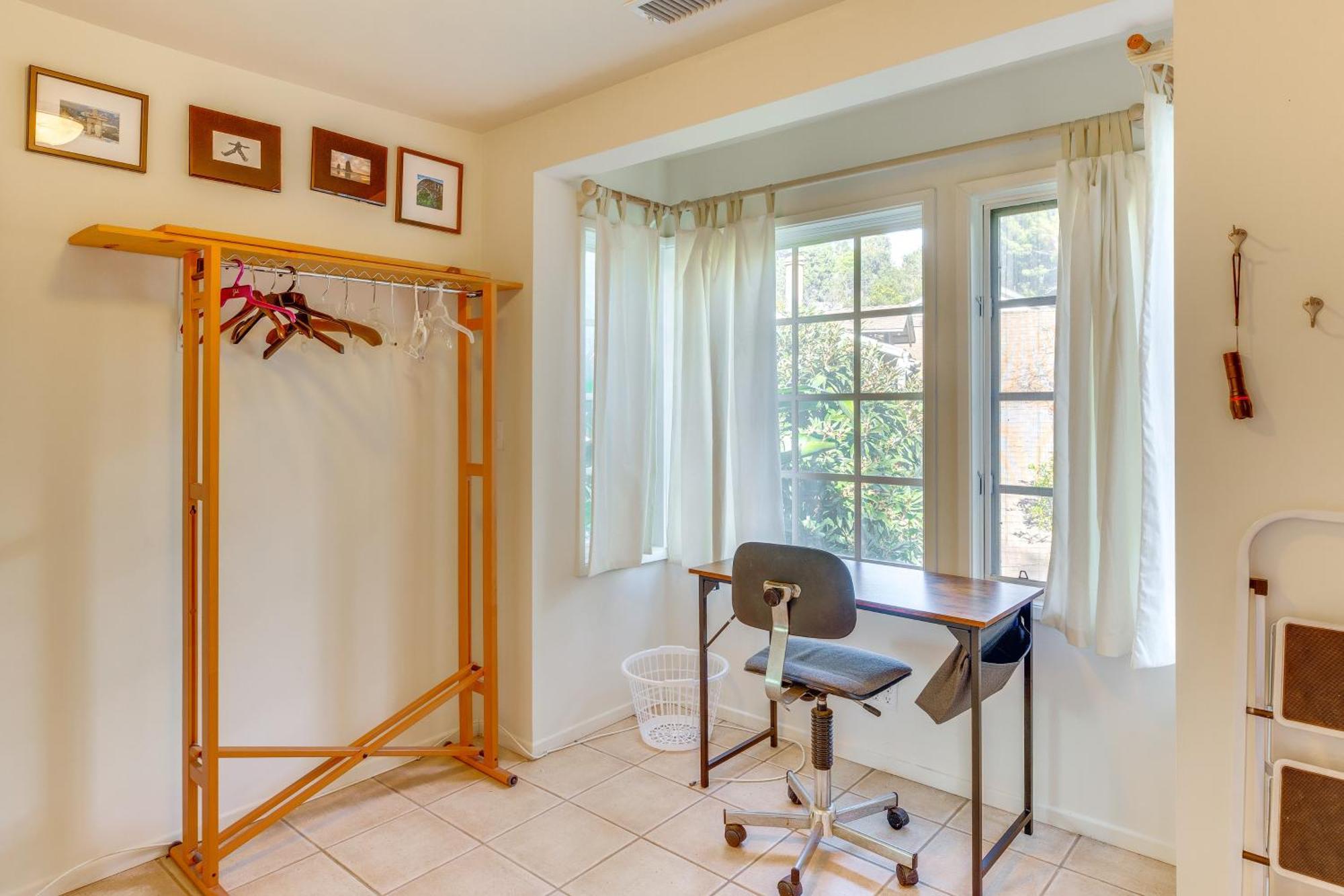 Apartment Less Than 1 Mi To Ucla Pet-friendly Couples Retreat! Los Angeles