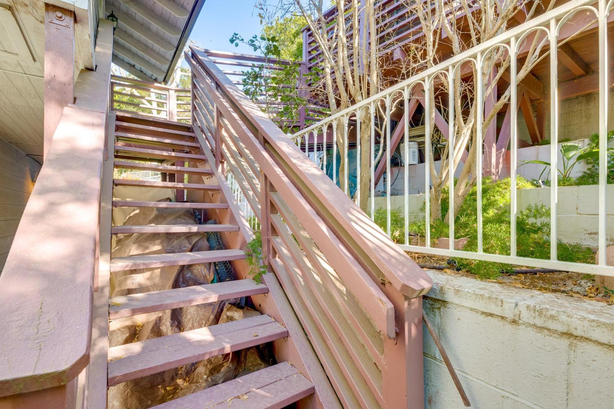 Less Than 1 Mi To Ucla Pet-friendly Couples Retreat! Apartment