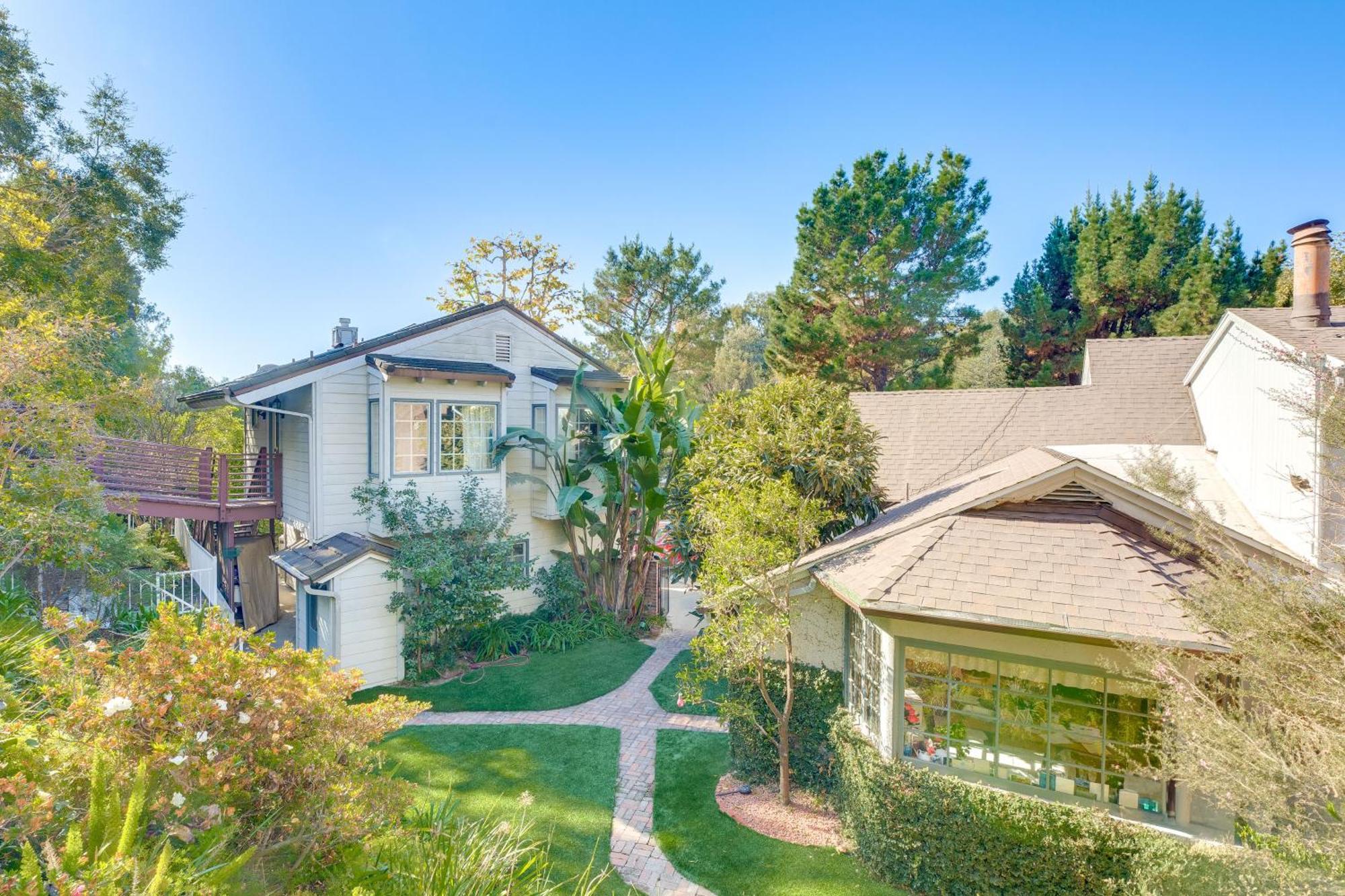 Apartment Less Than 1 Mi To Ucla Pet-friendly Couples Retreat! *