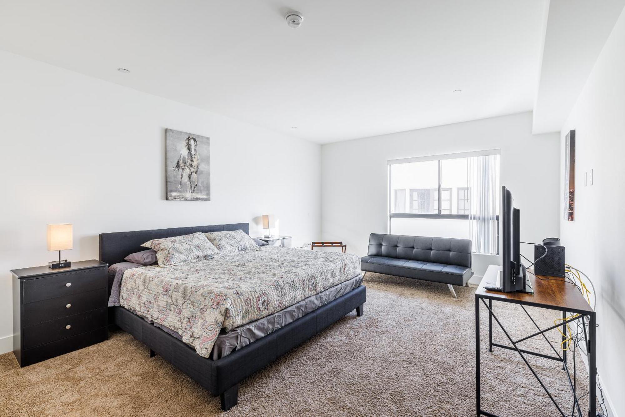 Hollywood Furnished *